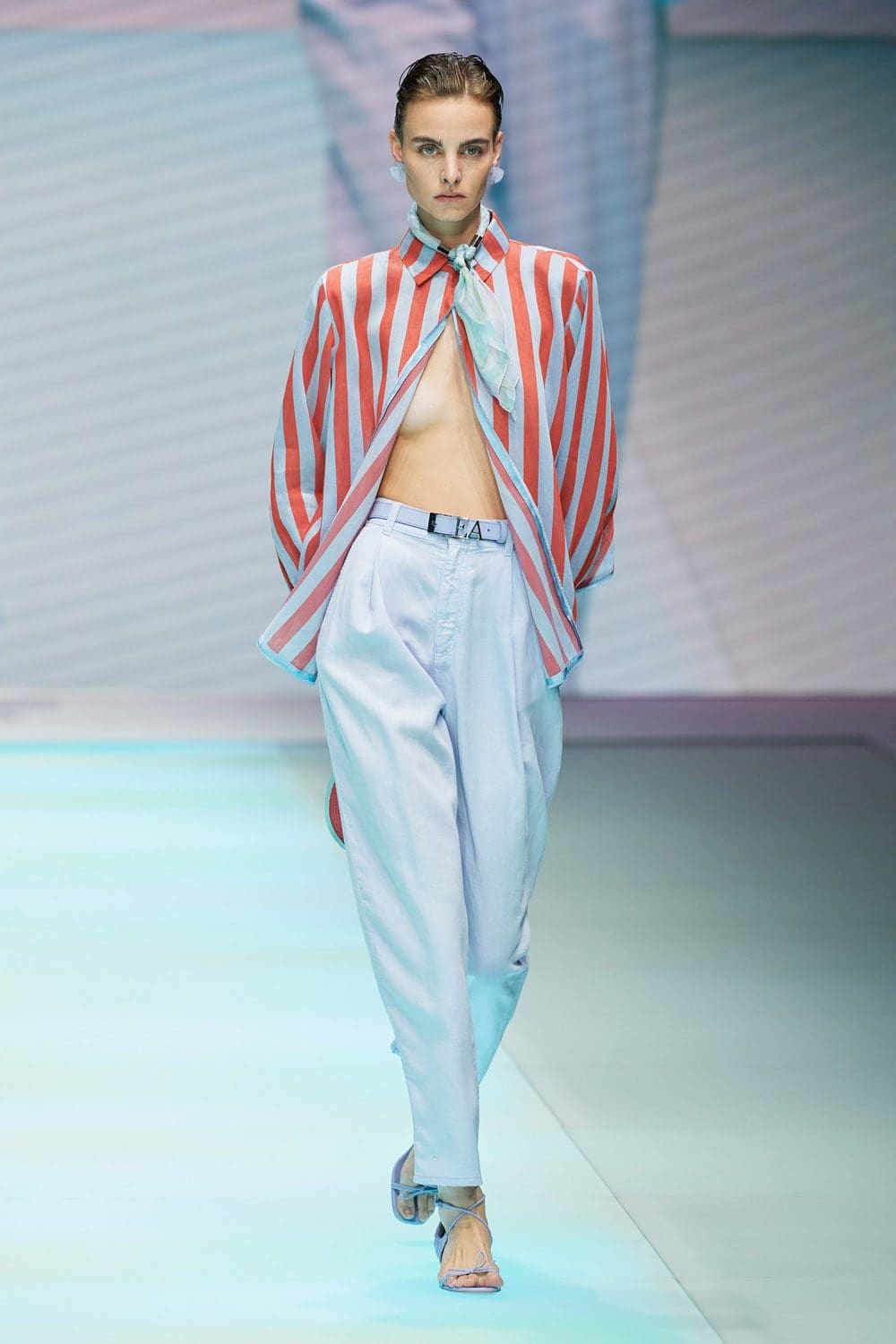 Emporio Armani Spring Summer 2022 por RUNWAY MAGAZINE