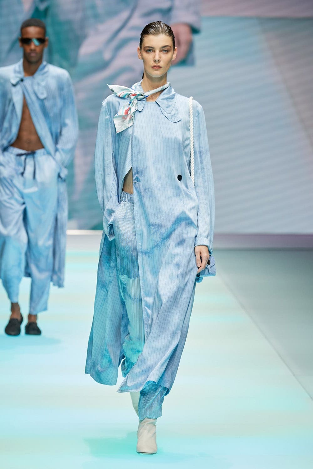 Emporio Armani Spring Summer 2022 por RUNWAY REVISTAEmporio Armani Primavera Verão 2022 por RUNWAY MAGAZINE