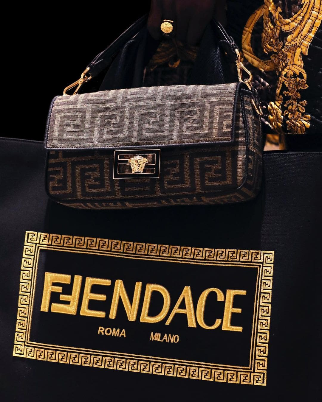 Fendace - Versace от Fendi, Fendi от Versace 2021 от RUNWAY ЖУРНАЛ