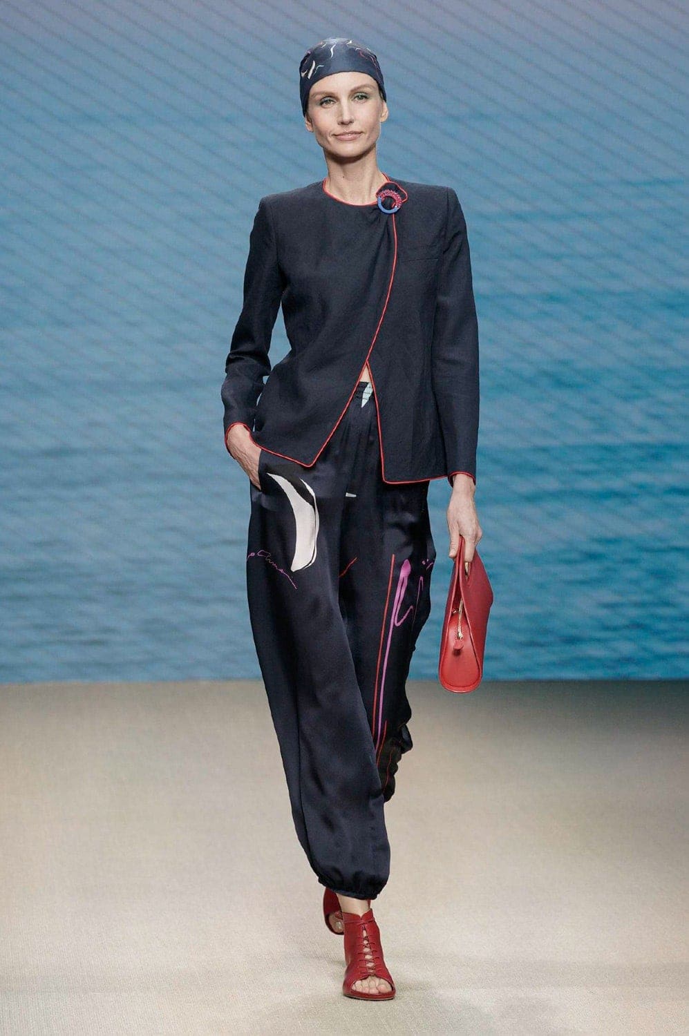 Giorgio Armani Frühling Sommer 2022 Mailand von RUNWAY MAGAZIN