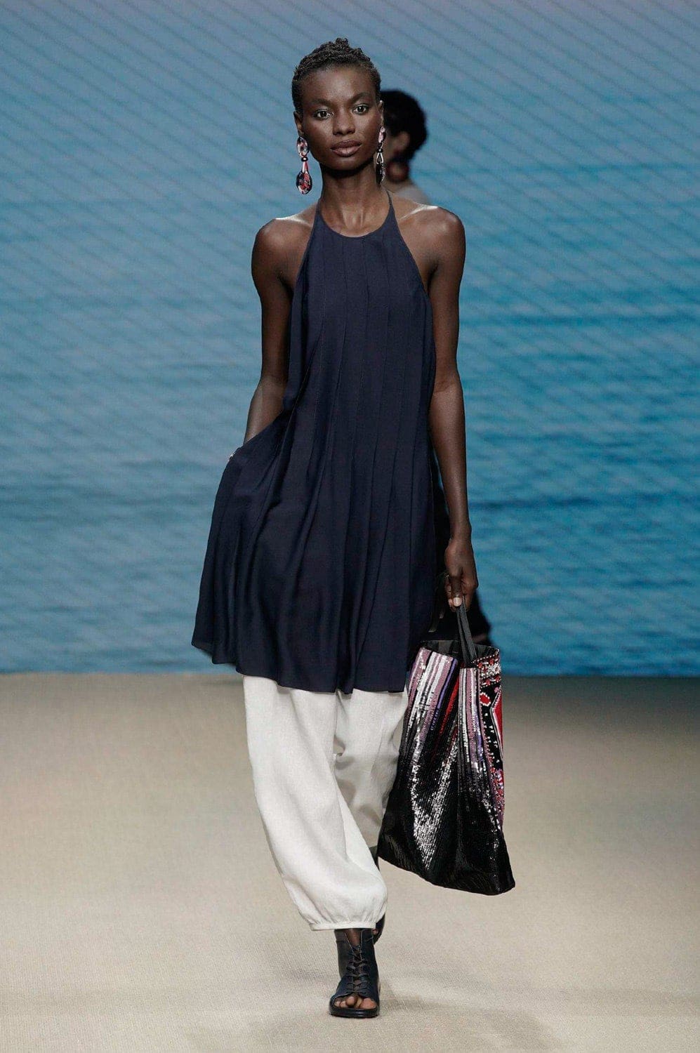 Giorgio Armani Frühling Sommer 2022 Mailand von RUNWAY MAGAZIN