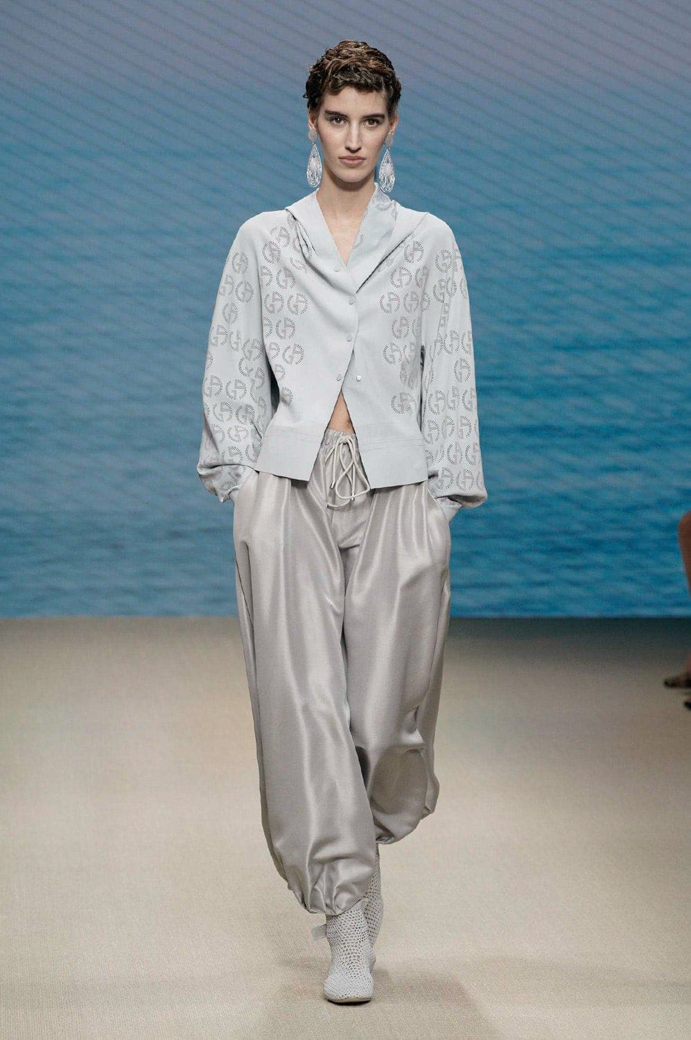 Giorgio Armani Frühling Sommer 2022 Mailand von RUNWAY MAGAZIN