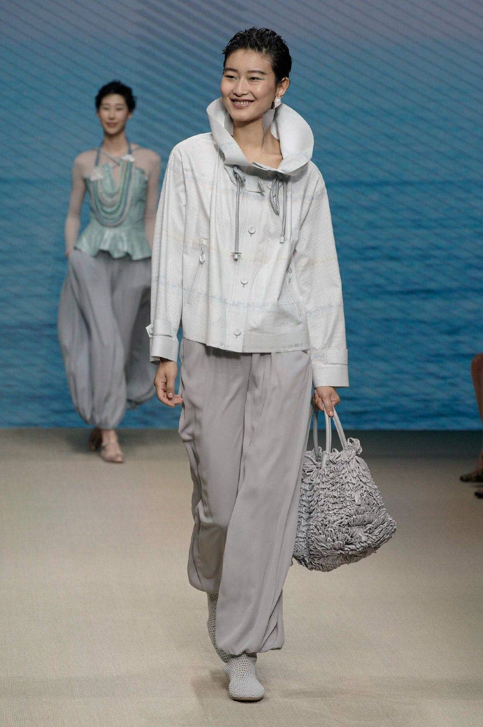Giorgio Armani Frühling Sommer 2022 Mailand von RUNWAY MAGAZIN