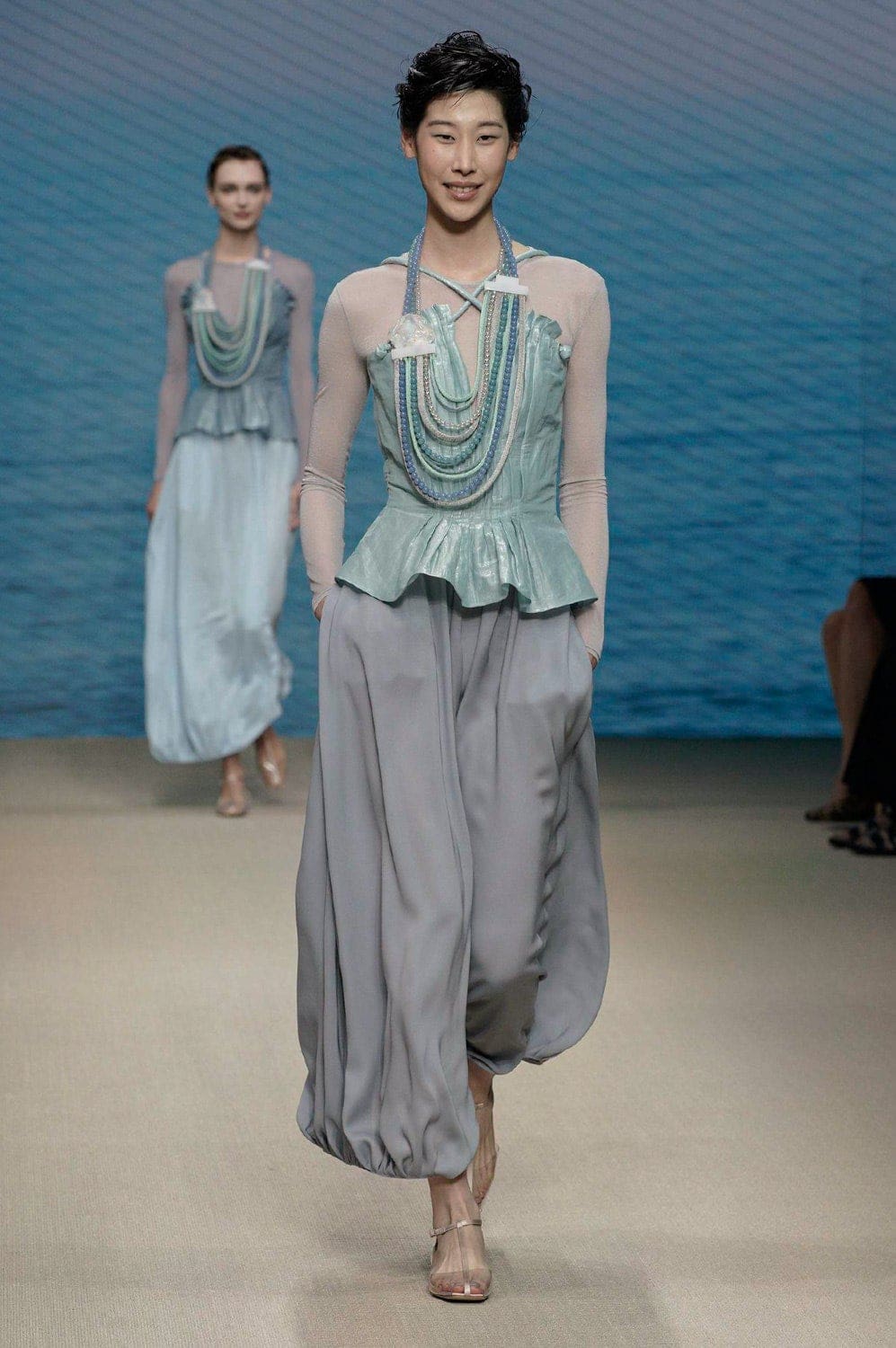 Giorgio Armani Frühling Sommer 2022 Mailand von RUNWAY MAGAZIN