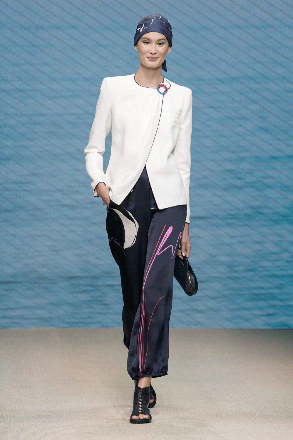 Giorgio Armani Frühling Sommer 2022 Mailand von RUNWAY MAGAZIN