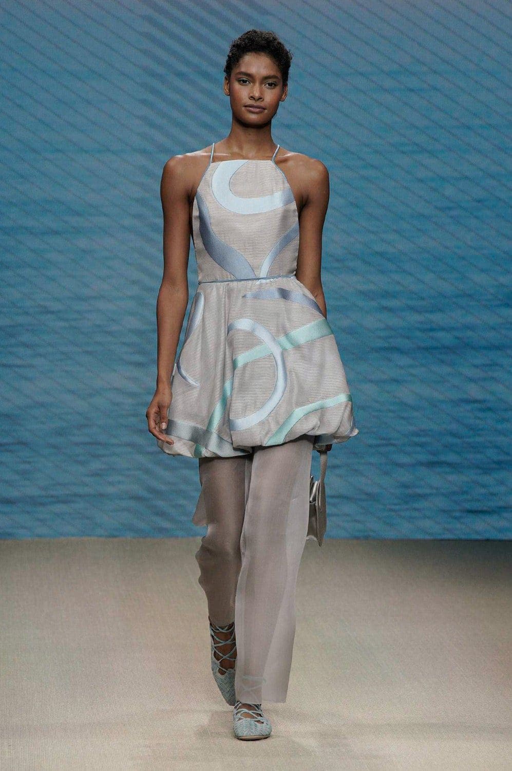 Giorgio Armani Frühling Sommer 2022 Mailand von RUNWAY MAGAZIN