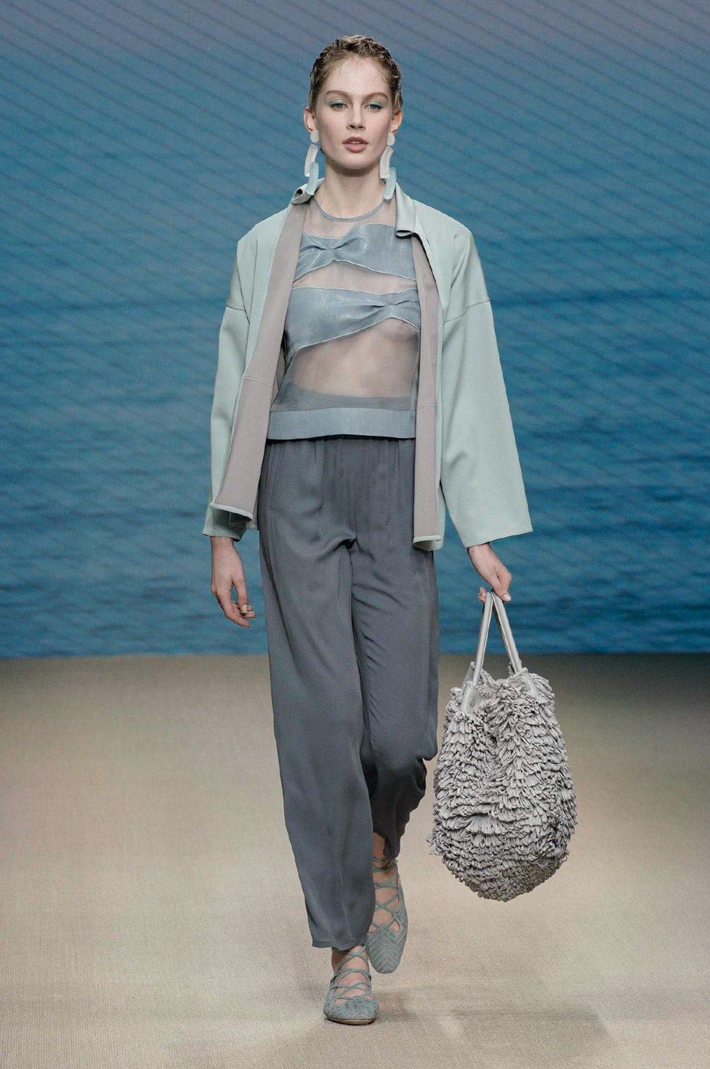 Giorgio Armani Frühling Sommer 2022 Mailand von RUNWAY MAGAZIN