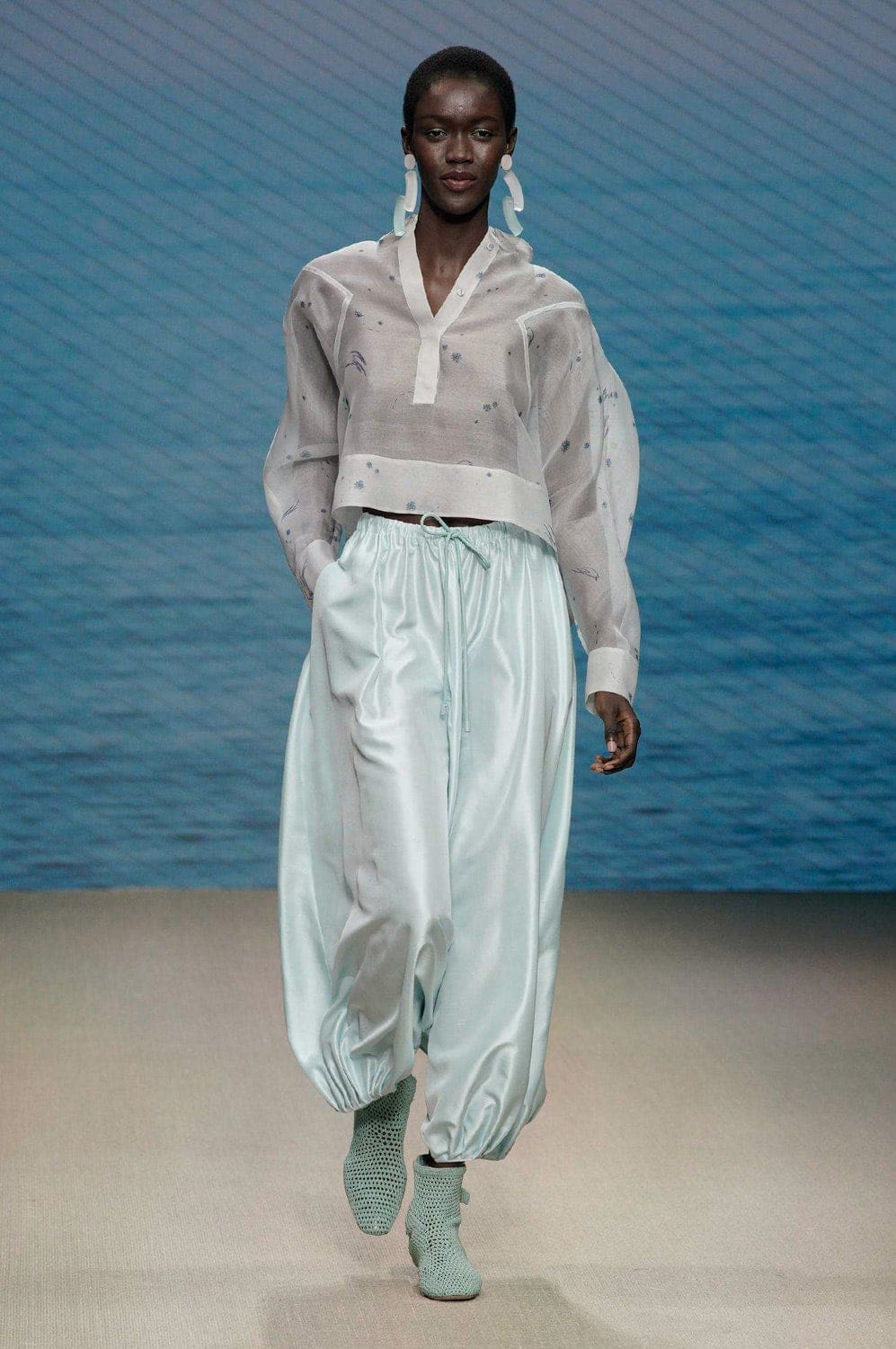 Giorgio Armani Frühling Sommer 2022 Mailand von RUNWAY MAGAZIN