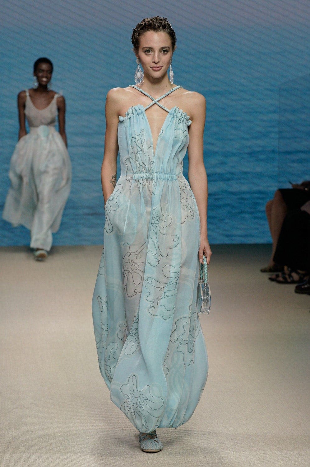 Giorgio Armani Frühling Sommer 2022 Mailand von RUNWAY MAGAZIN