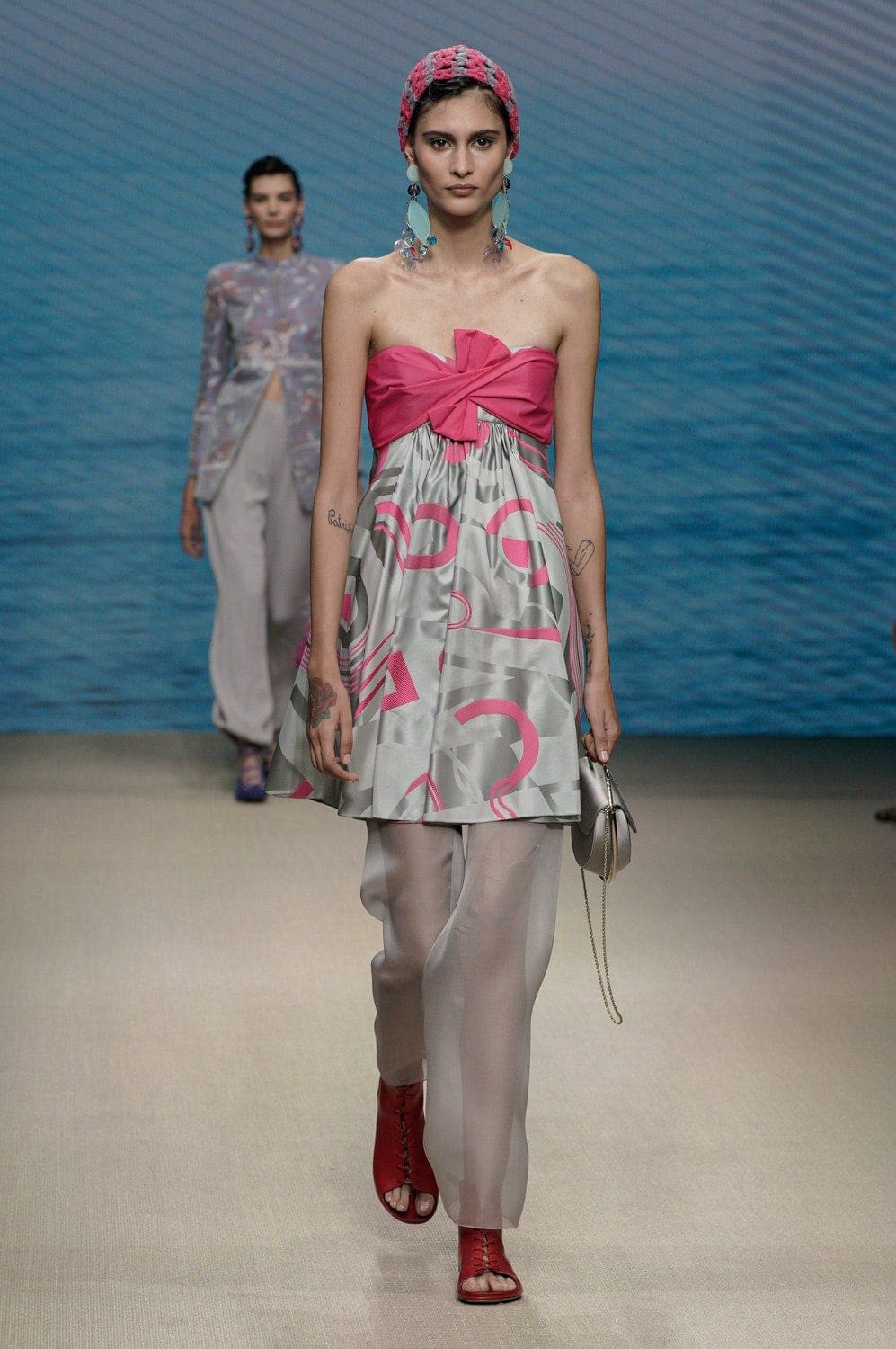 Giorgio Armani Frühling Sommer 2022 Mailand von RUNWAY MAGAZIN