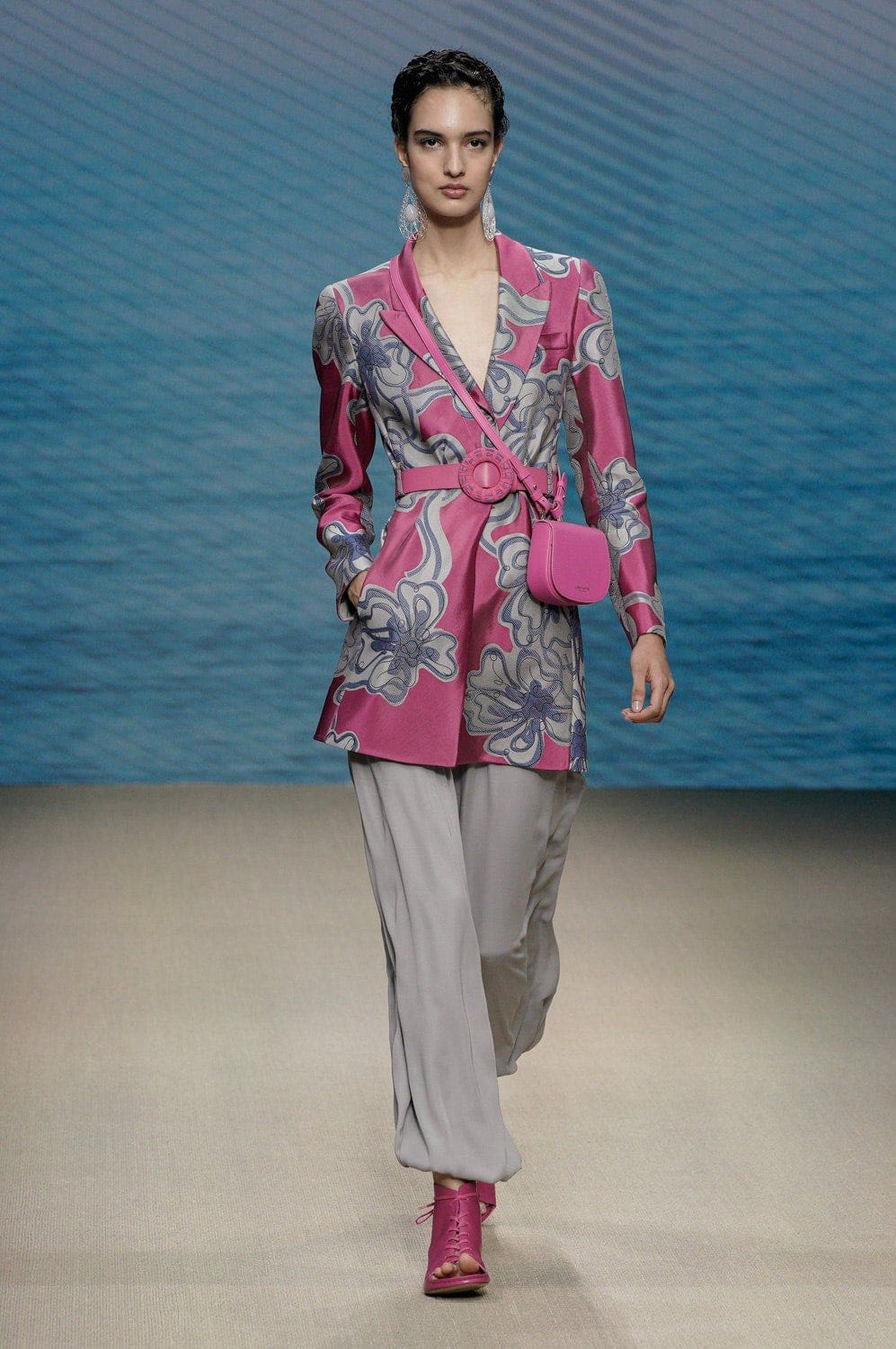 Giorgio Armani Frühling Sommer 2022 Mailand von RUNWAY MAGAZIN