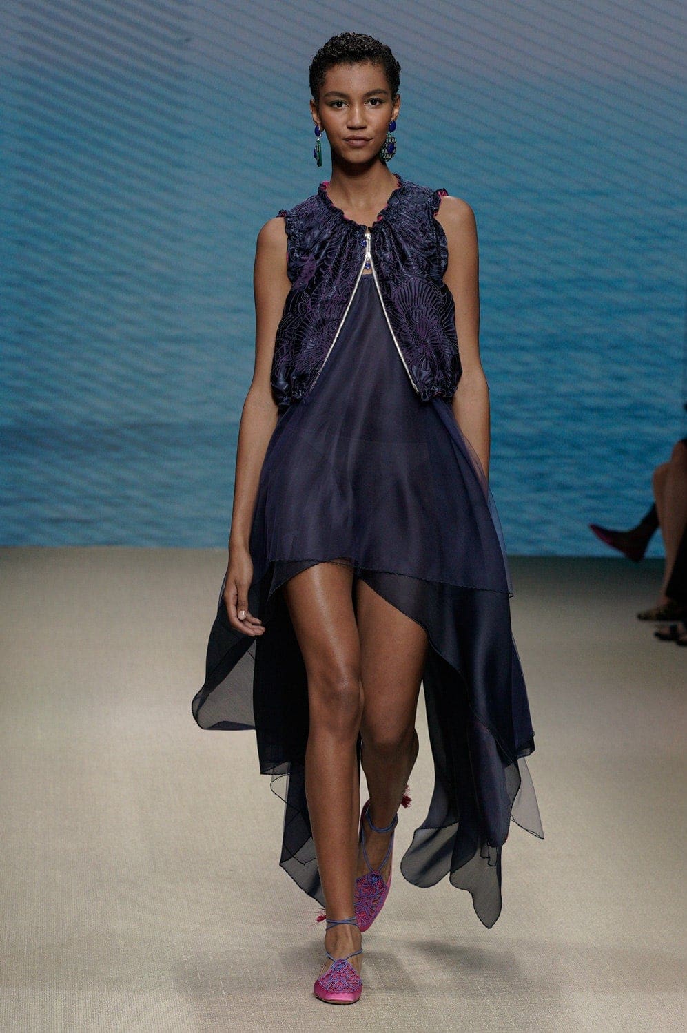 Giorgio Armani Frühling Sommer 2022 Mailand von RUNWAY MAGAZINGiorgio Armani Frühling Sommer 2022 Mailand von RUNWAY MAGAZIN