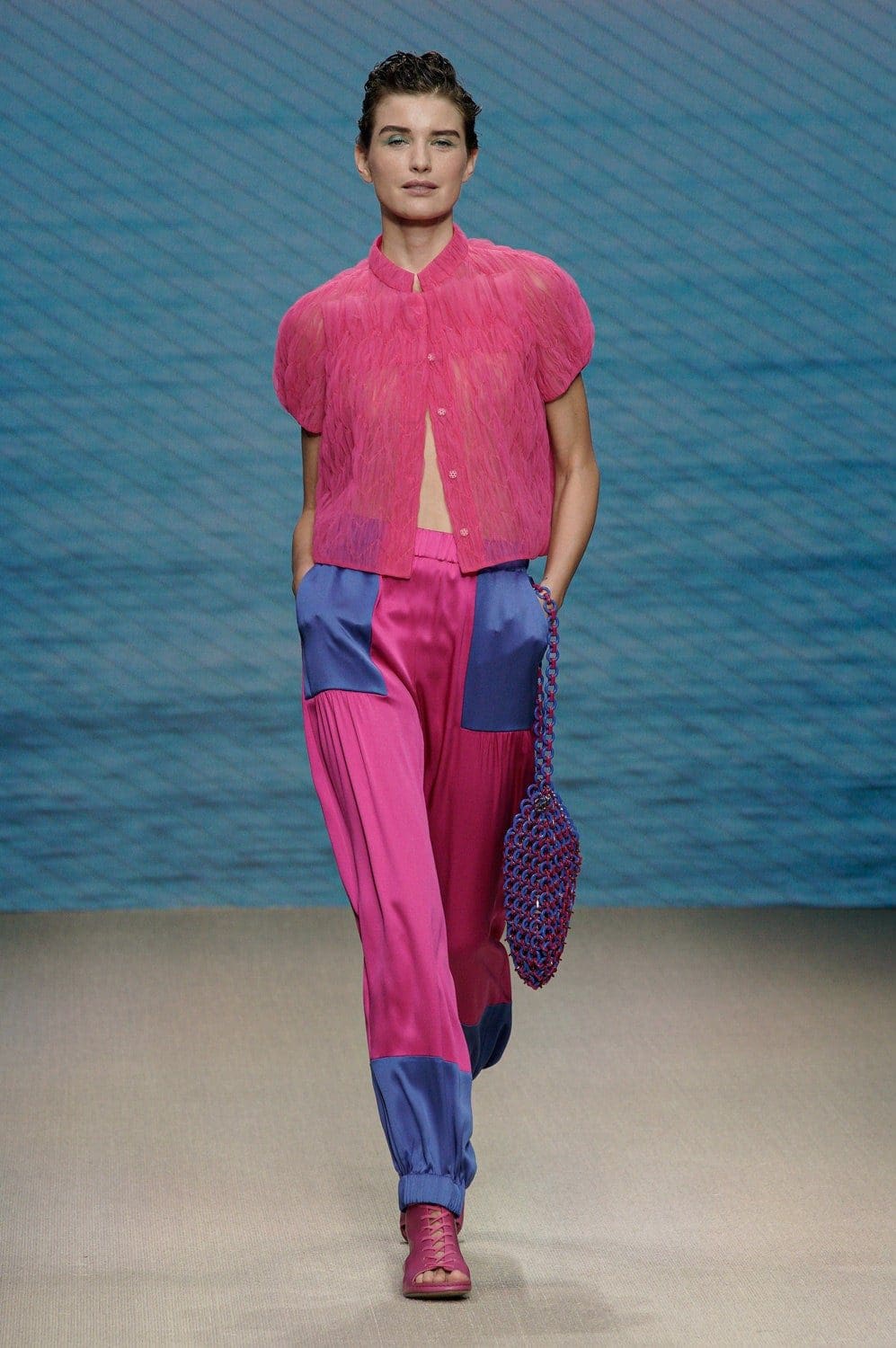 Giorgio Armani Frühling Sommer 2022 Mailand von Giorgio Armani Frühling Sommer 2022 Mailand von RUNWAY MAGAZINRUNWAY MAGAZIN