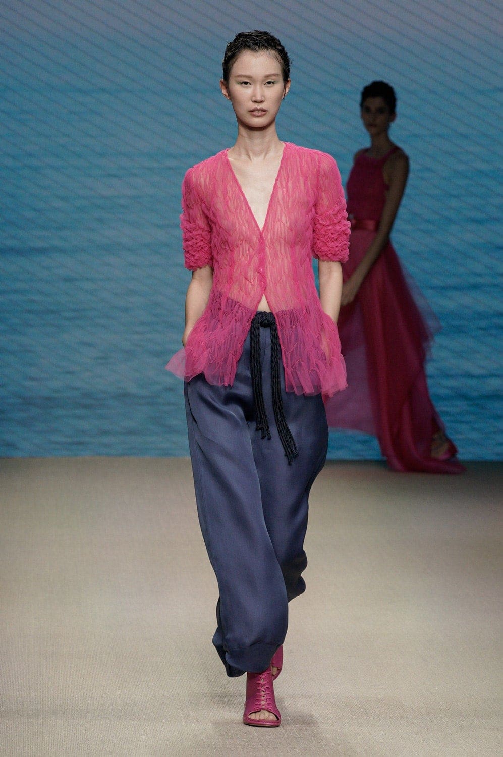 Giorgio Armani Frühling Sommer 2022 Mailand von RUNWAY MAGAZIN