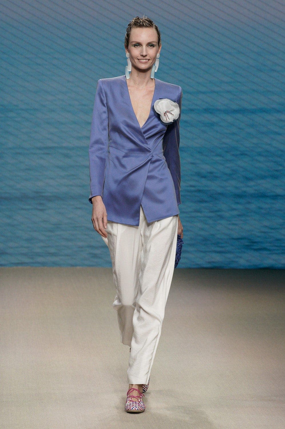 Giorgio Armani Frühling Sommer 2022 Mailand von RUNWAY MAGAZIN