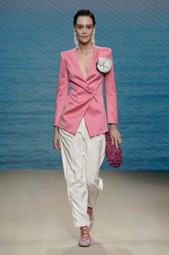 Giorgio Armani Spring Summer 2022 Milan by RUGiorgio Armani Spring Summer 2022 Milan by RUNWAY MAGAZINENWAY MAGAZINE