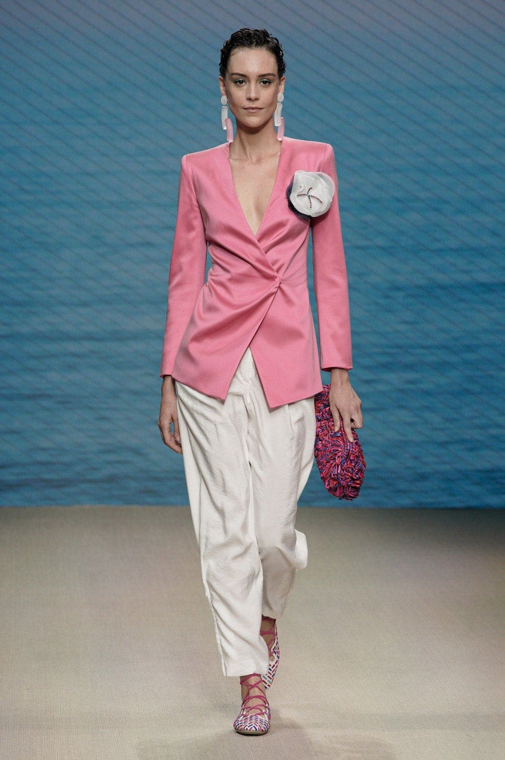 Giorgio Armani Frühling Sommer 2022 Mailand von RUGiorgio Armani Frühling Sommer 2022 Mailand von RUNWAY MAGAZINENWAY MAGAZIN