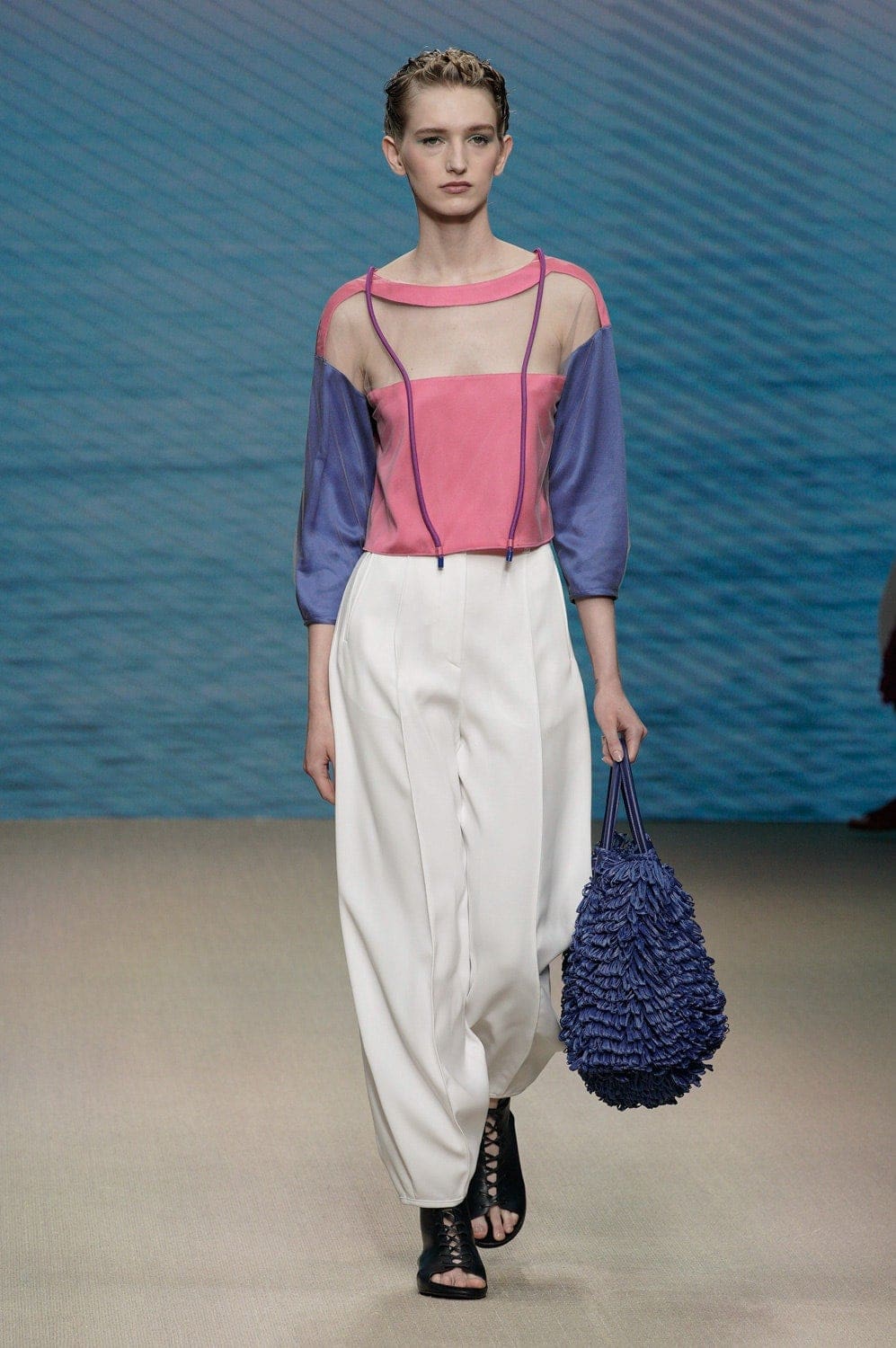 Giorgio Armani Frühling Sommer 2022 Mailand von RUNWAY MAGAZIN