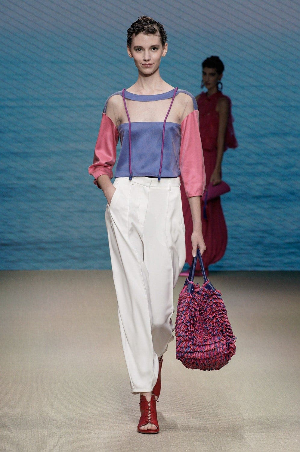 Giorgio Armani Frühling Sommer 2022 Mailand von RUNWAY MAGAZIN