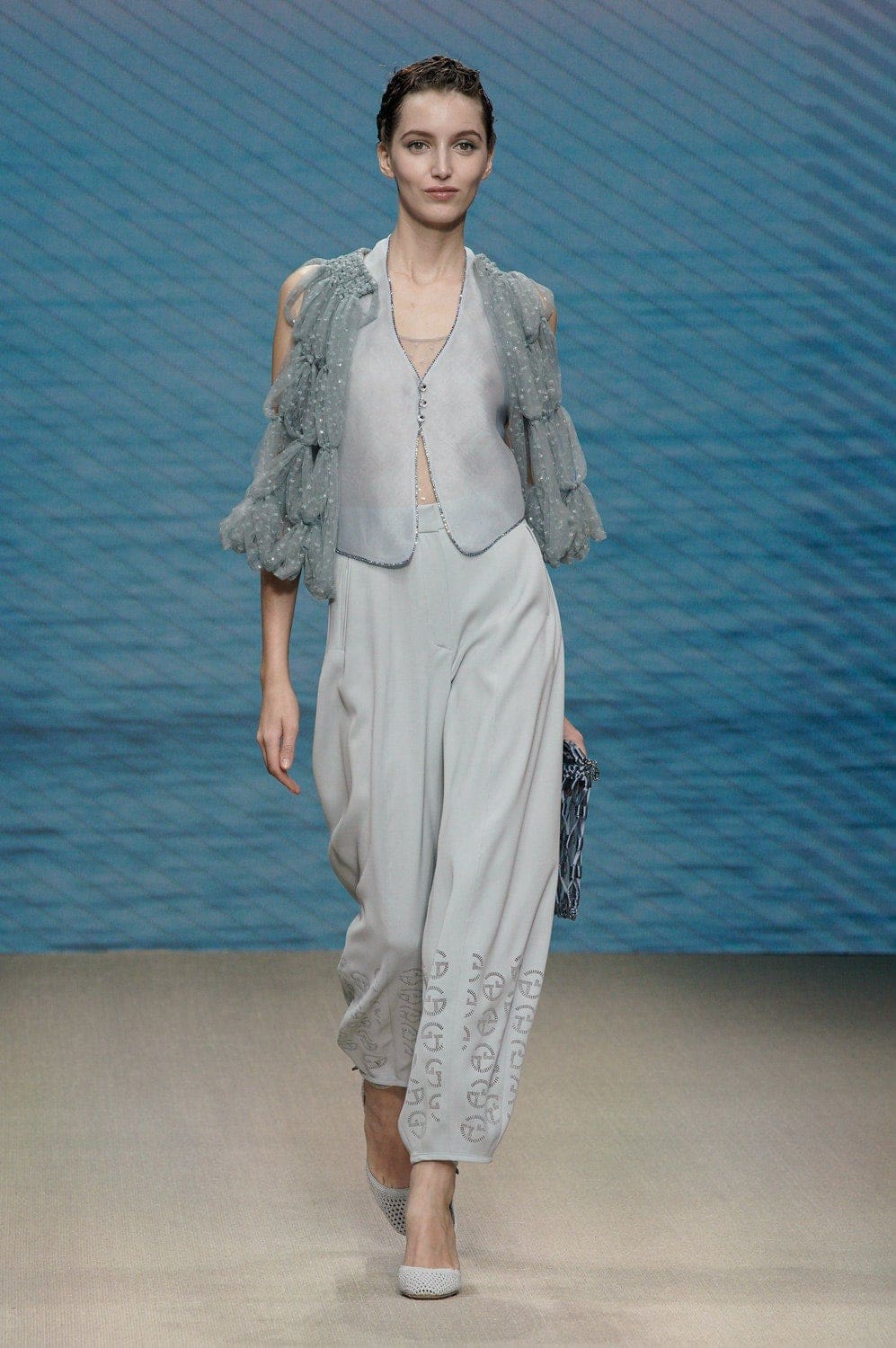Giorgio Armani Frühling Sommer 2022 Mailand von RUNWAY MAGAZIN