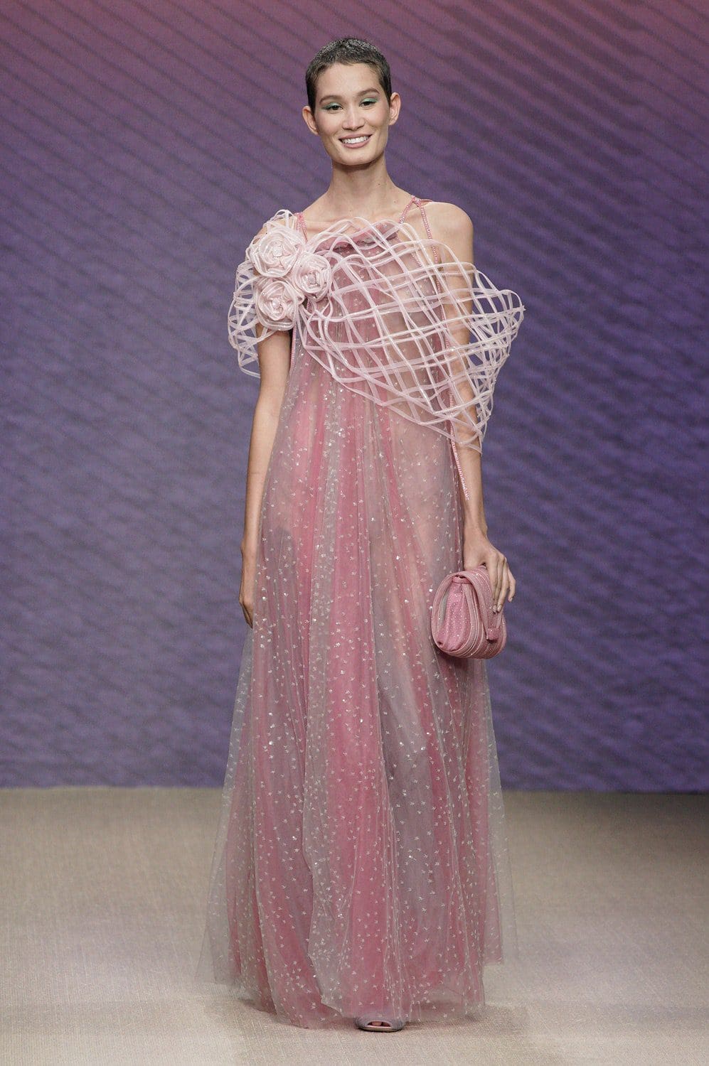 Giorgio Armani Frühling Sommer 2022 Mailand von RUNWAY MAGAZIN