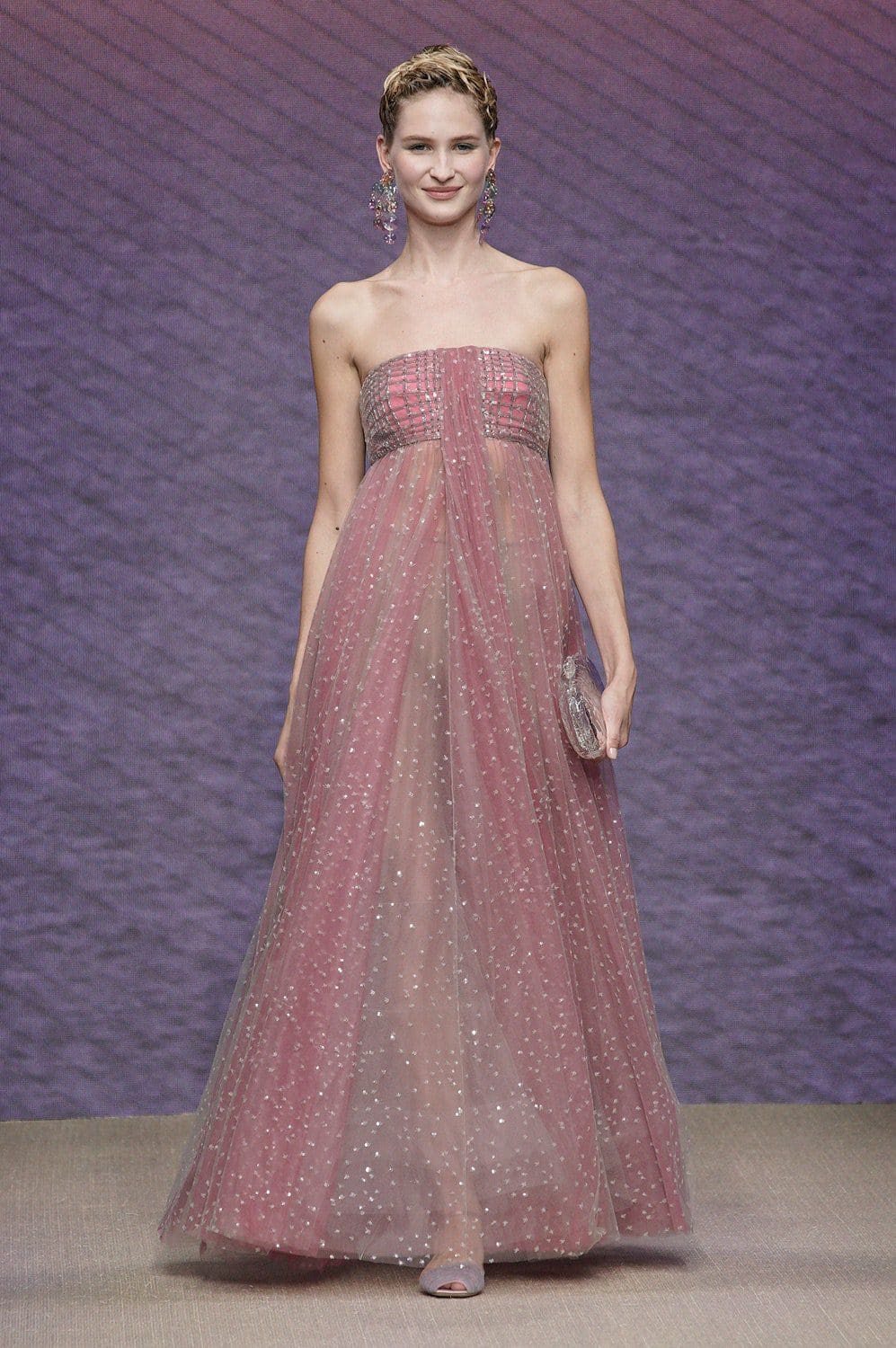 Giorgio Armani Frühling Sommer 2022 Mailand von RUNWAY MAGAZIN