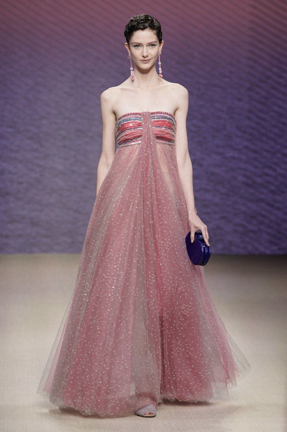 Giorgio Armani Frühling Sommer 2022 Mailand von RUNWAY MAGAZIN
