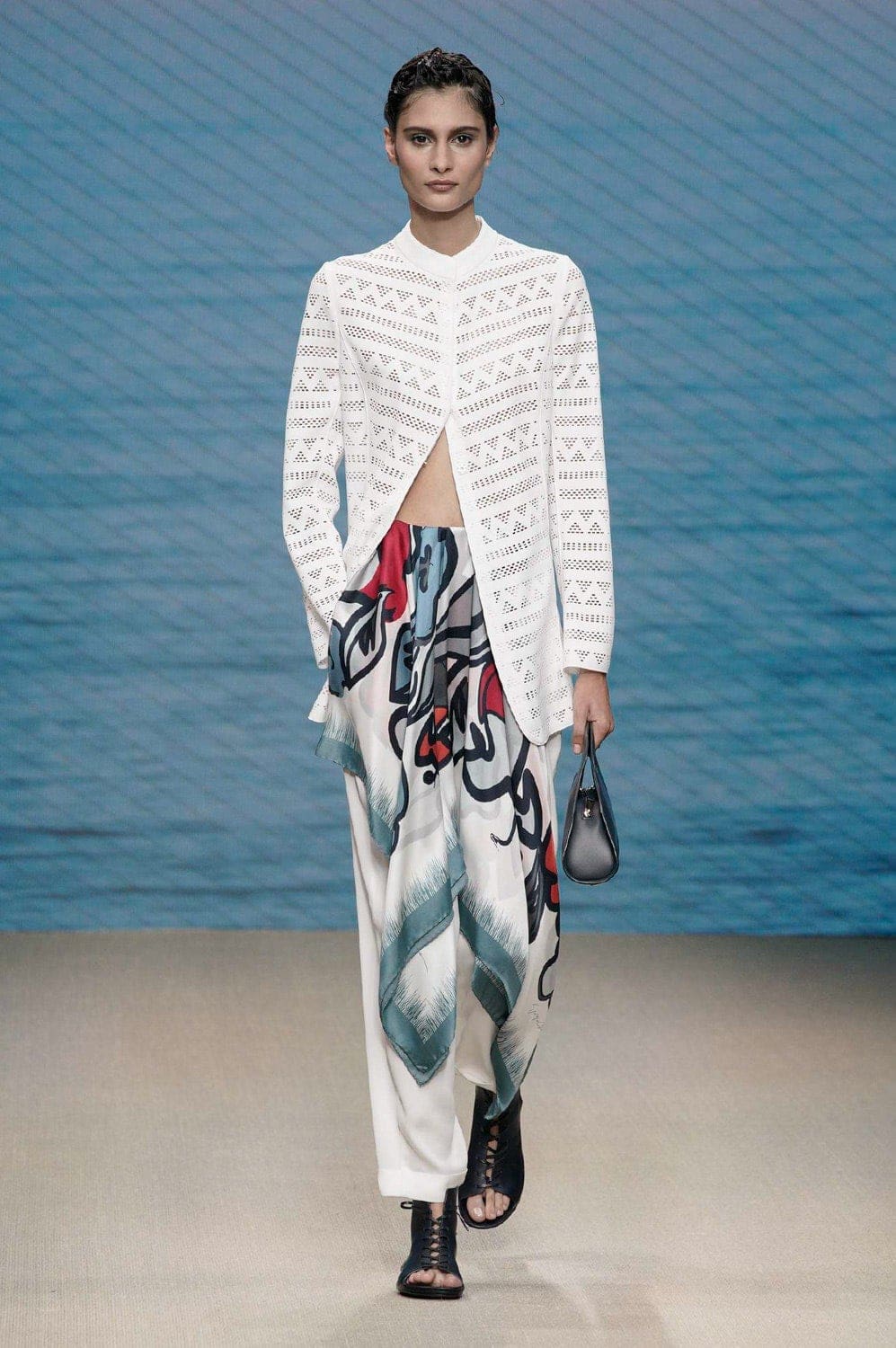 Giorgio Armani Frühling Sommer 2022 Mailand von RUNWAY MAGAZIN