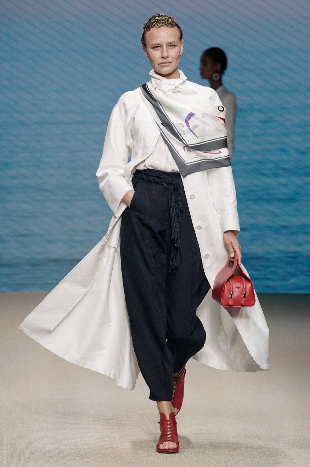 Giorgio Armani Frühling Sommer 2022 Mailand von RUNWAY MAGAZIN