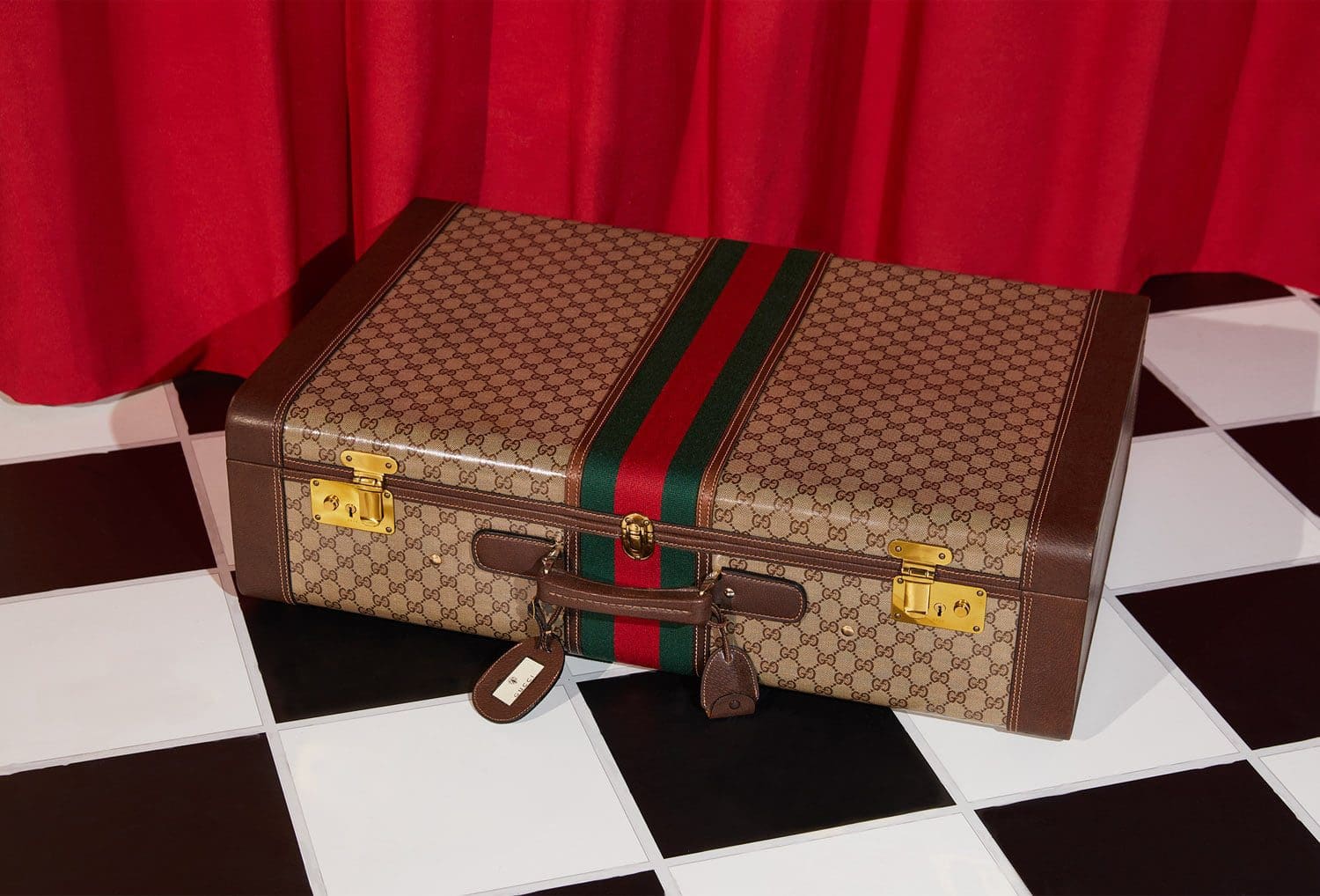 Coffre Gucci - digital ouverture du concept store par RUNWAY MAGAZINE