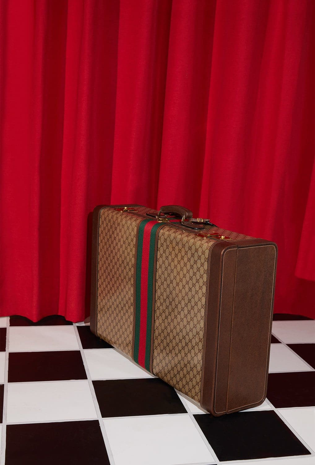 Coffre Gucci - digital ouverture du concept store par RUNWAY MAGAZINE