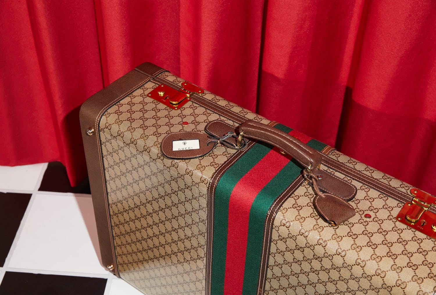 Coffre Gucci - digital ouverture du concept store par RUNWAY MAGAZINE