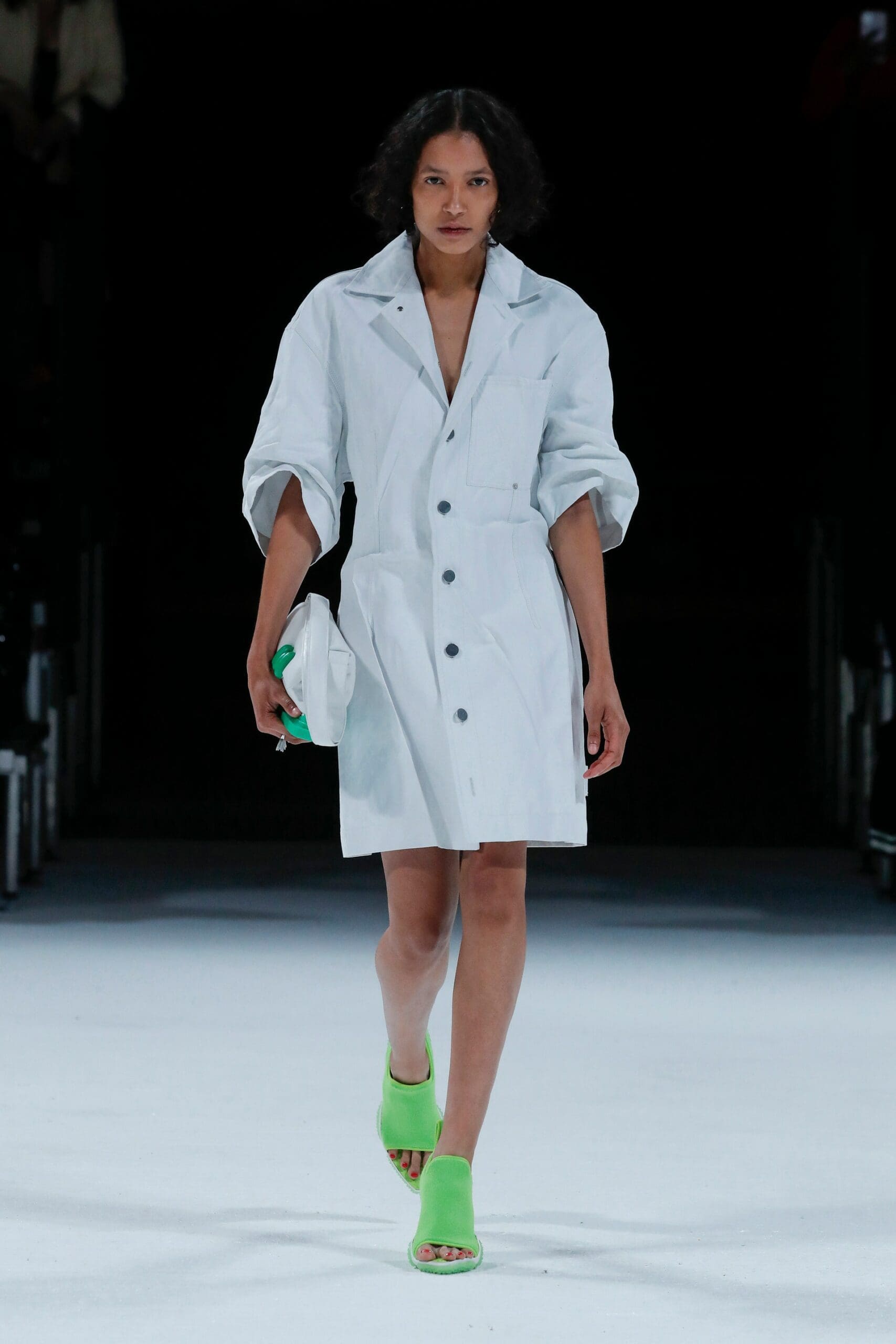 Bottega Veneta Detroit Salon 03 - Primavera de 2022 por RUNWAY MAGAZINE
