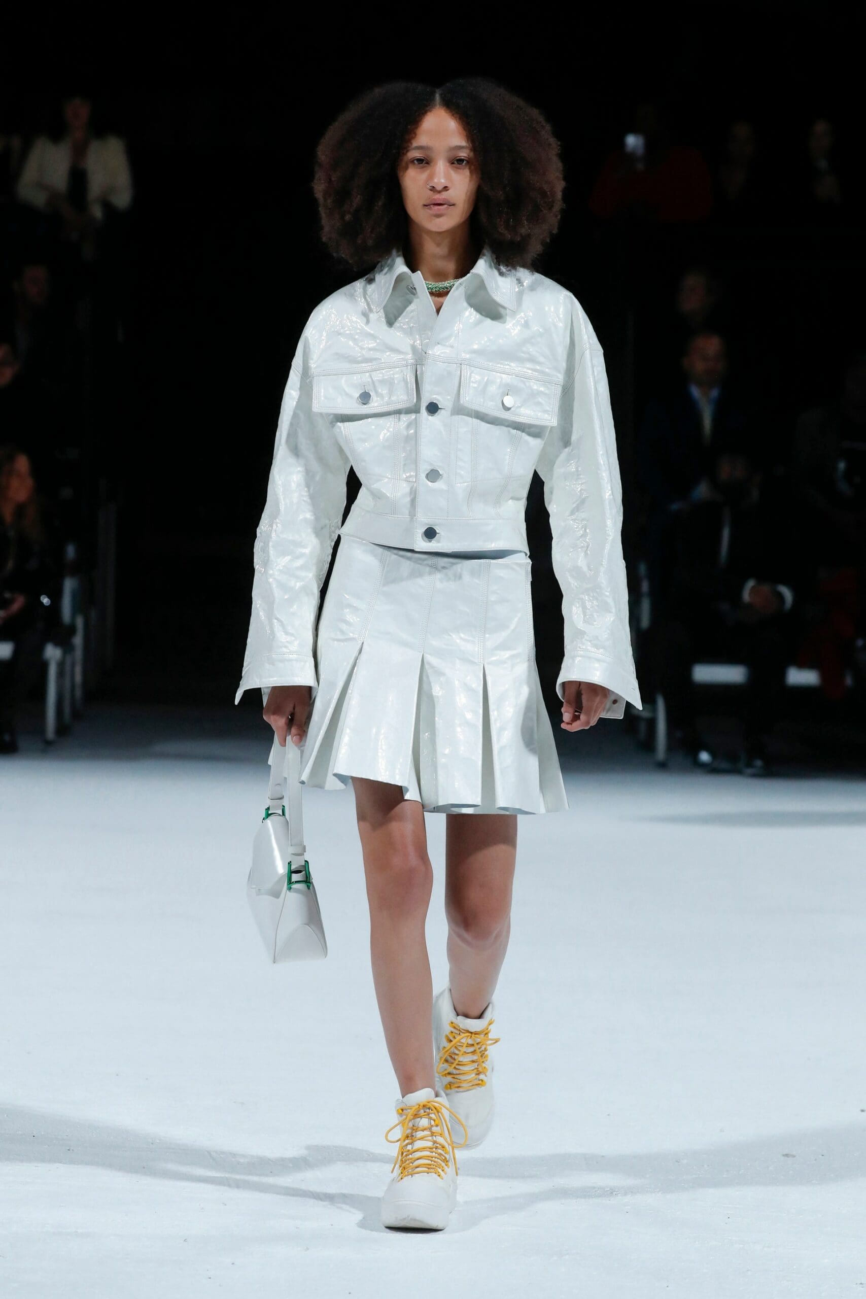 Bottega Veneta Detroit Salon 03 - Primavera de 2022 por RUNWAY MAGAZINE