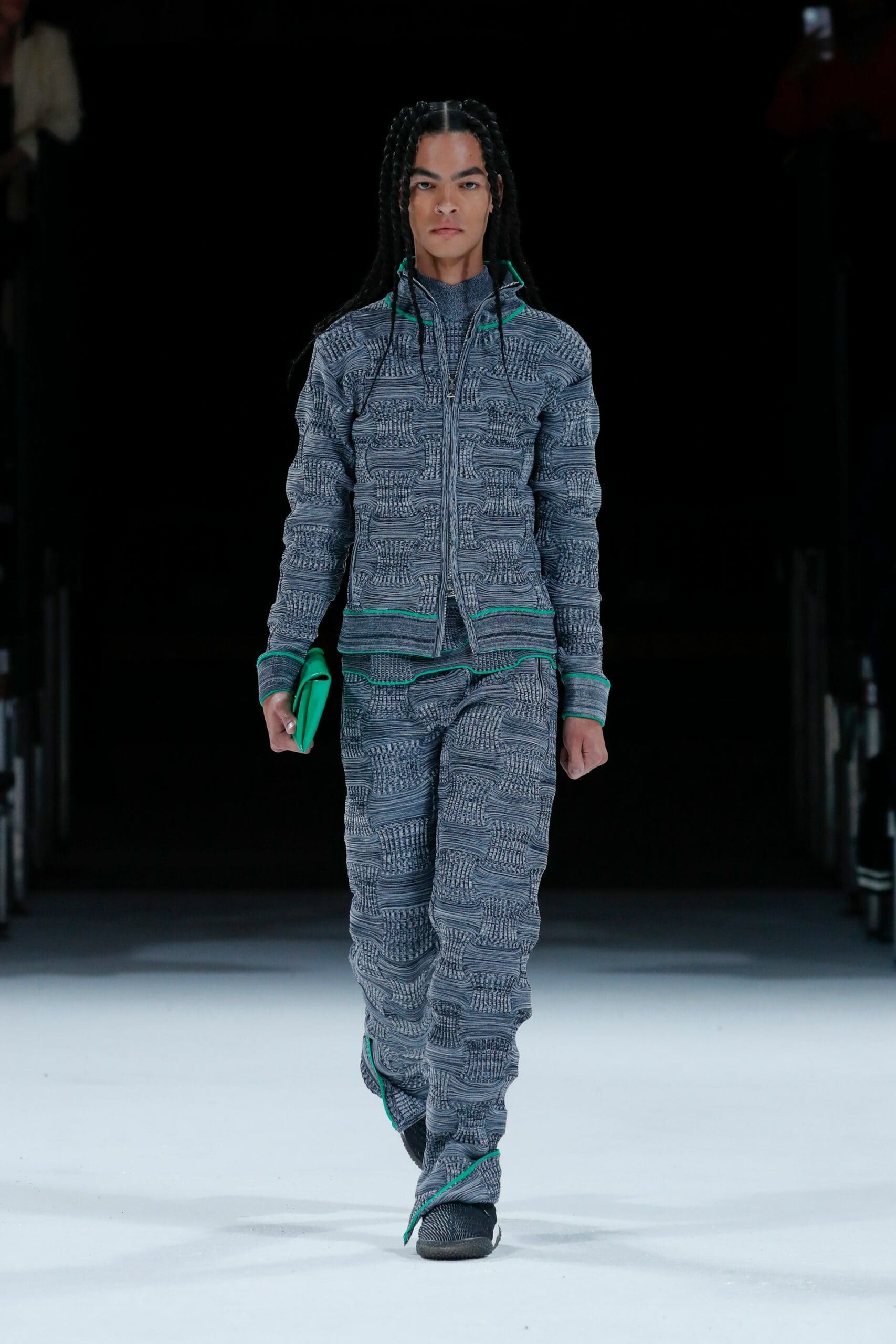 Bottega Veneta Detroit Salon 03 - Primavera de 2022 por RUNWAY MAGAZINE