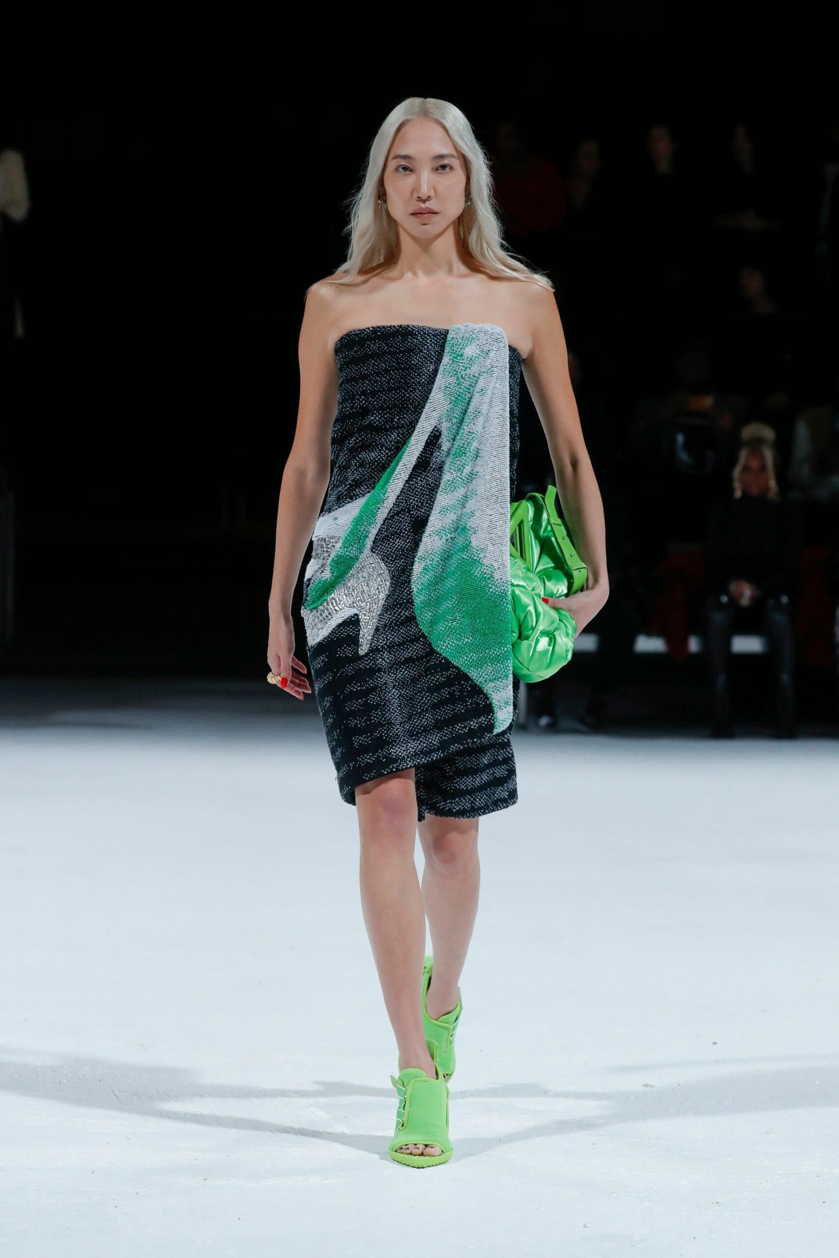 Bottega Veneta Detroit Salon 03 - Primavera de 2022 por RUNWAY MAGAZINE