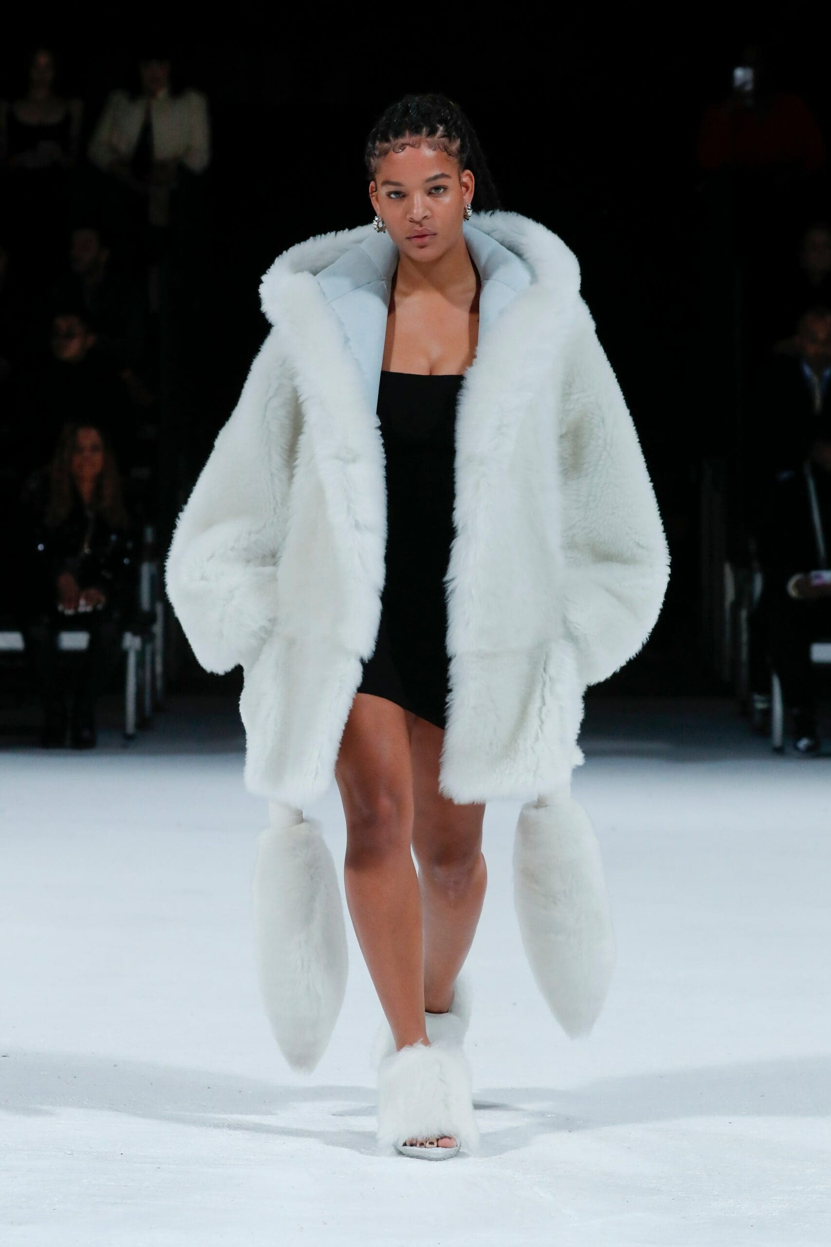 Bottega Veneta Detroit Salon 03 - Primavera de 2022 por RUNWAY MAGAZINE