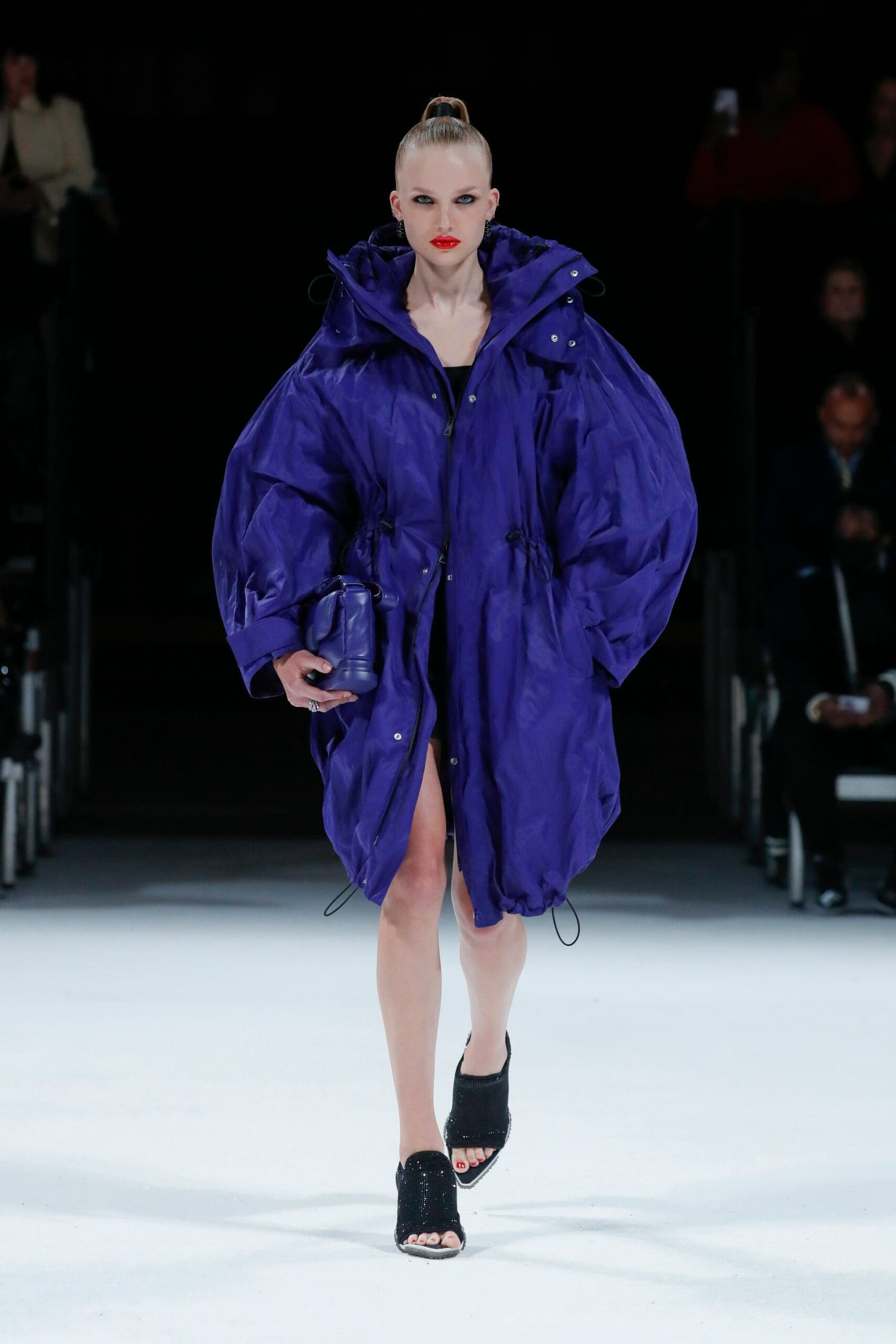 Bottega Veneta Detroit Salon 03 - Primavera de 2022 por RUNWAY MAGAZINE