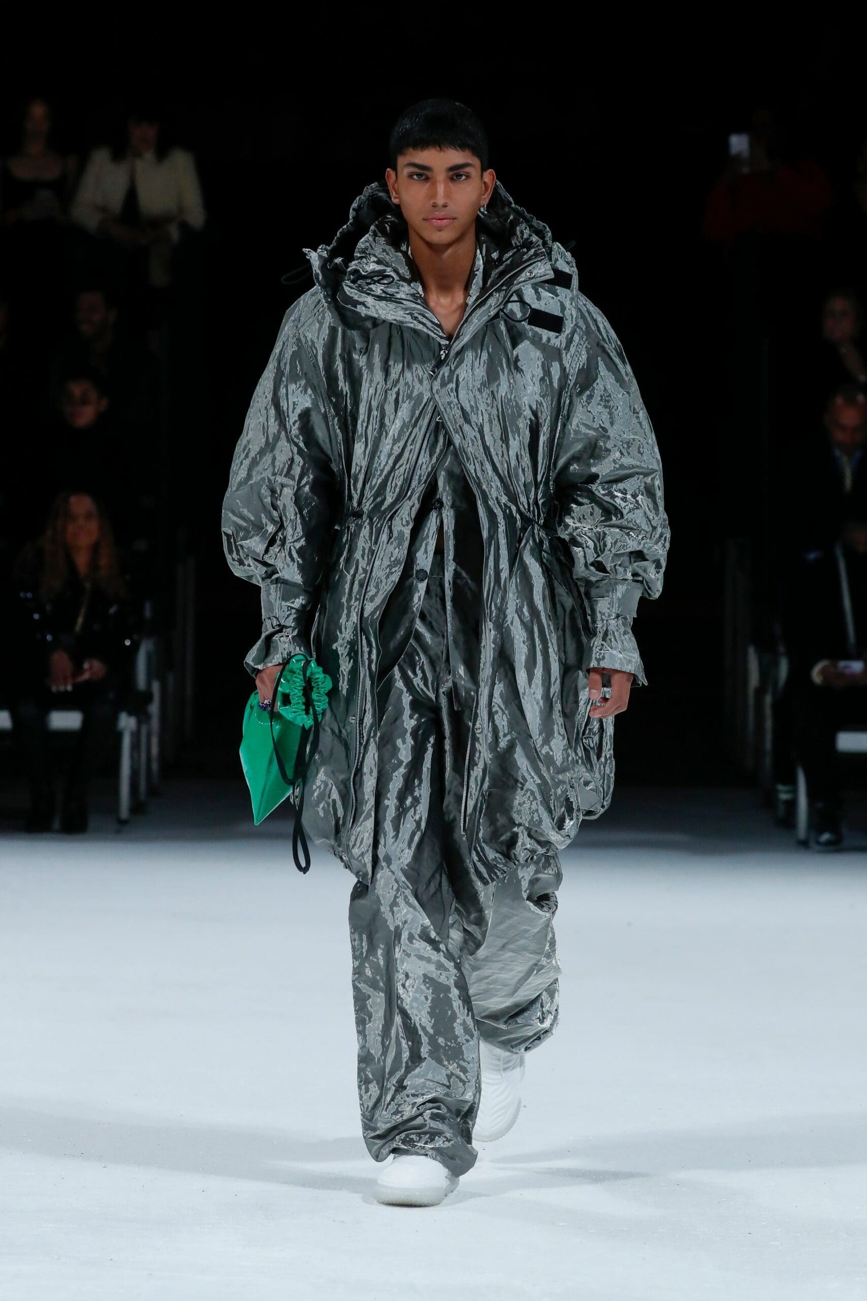 Bottega Veneta Detroit Salon 03 - Primavera de 2022 por RUNWAY MAGAZINE