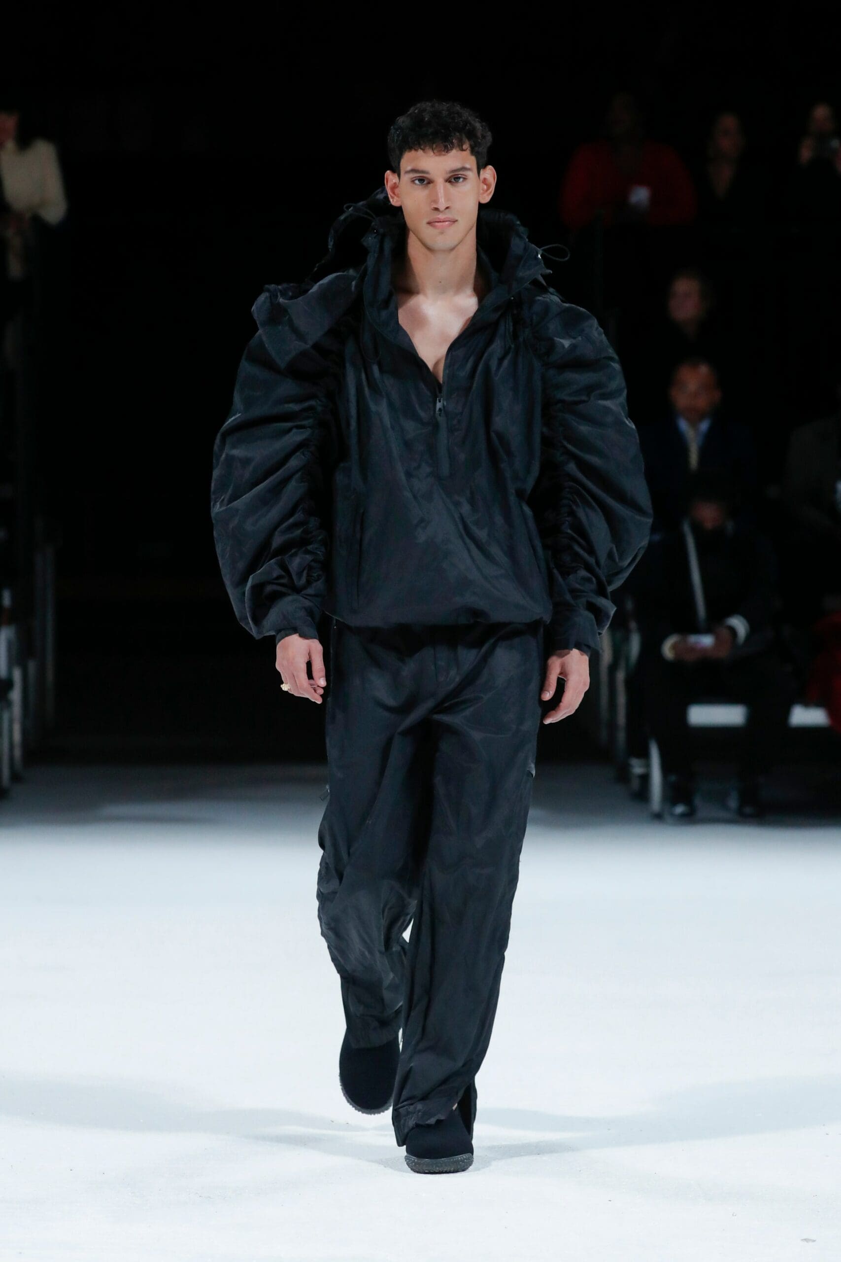 Bottega Veneta Detroit Salon 03 - Primavera de 2022 por RUNWAY MAGAZINE