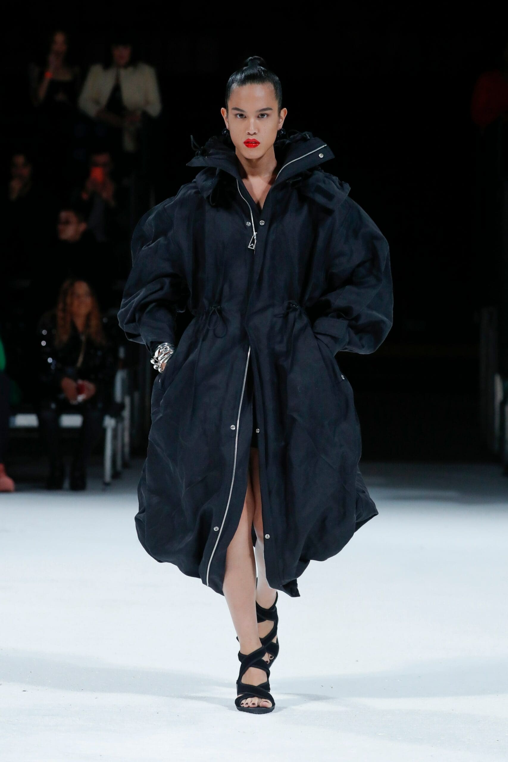 Bottega Veneta Detroit Salon 03 - Primavera de 2022 por RUNWAY MAGAZINE