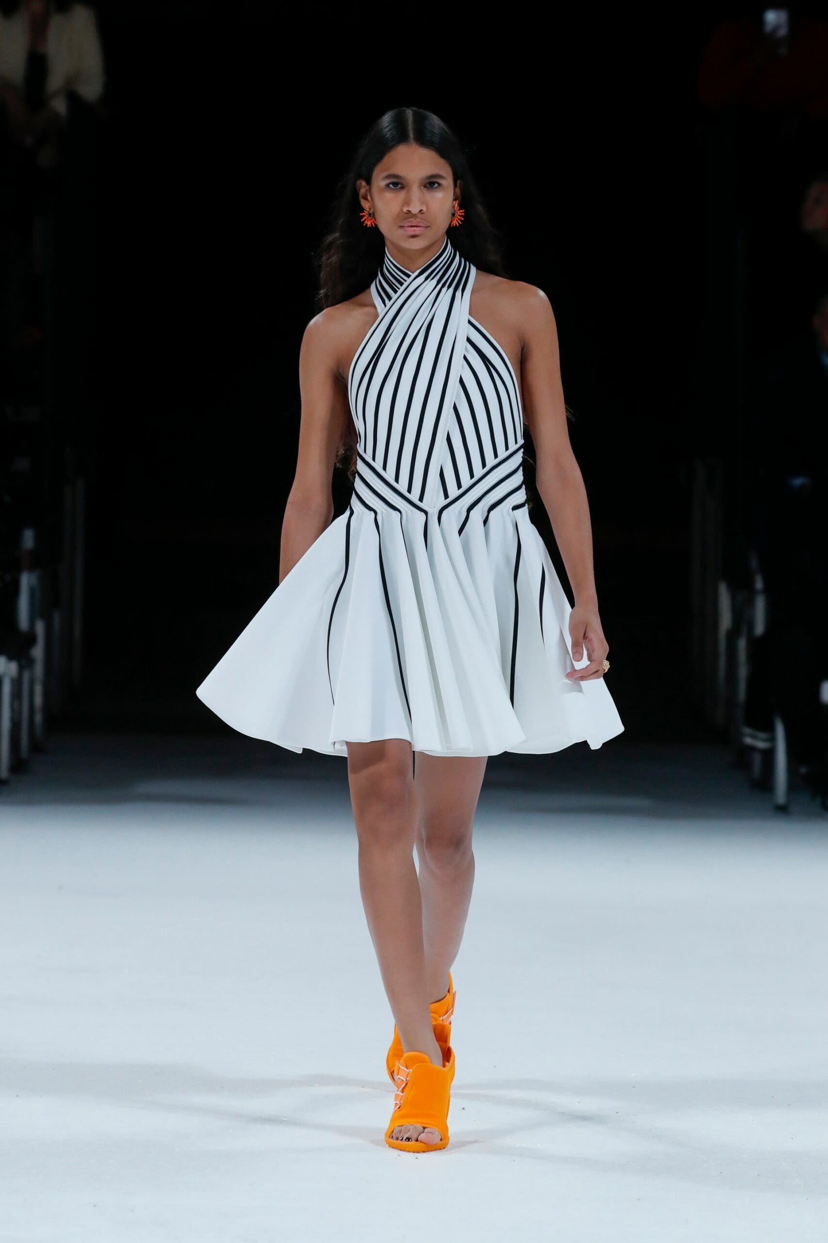 Bottega Veneta Detroit Salon 03 - Primavera de 2022 por RUNWAY MAGAZINE