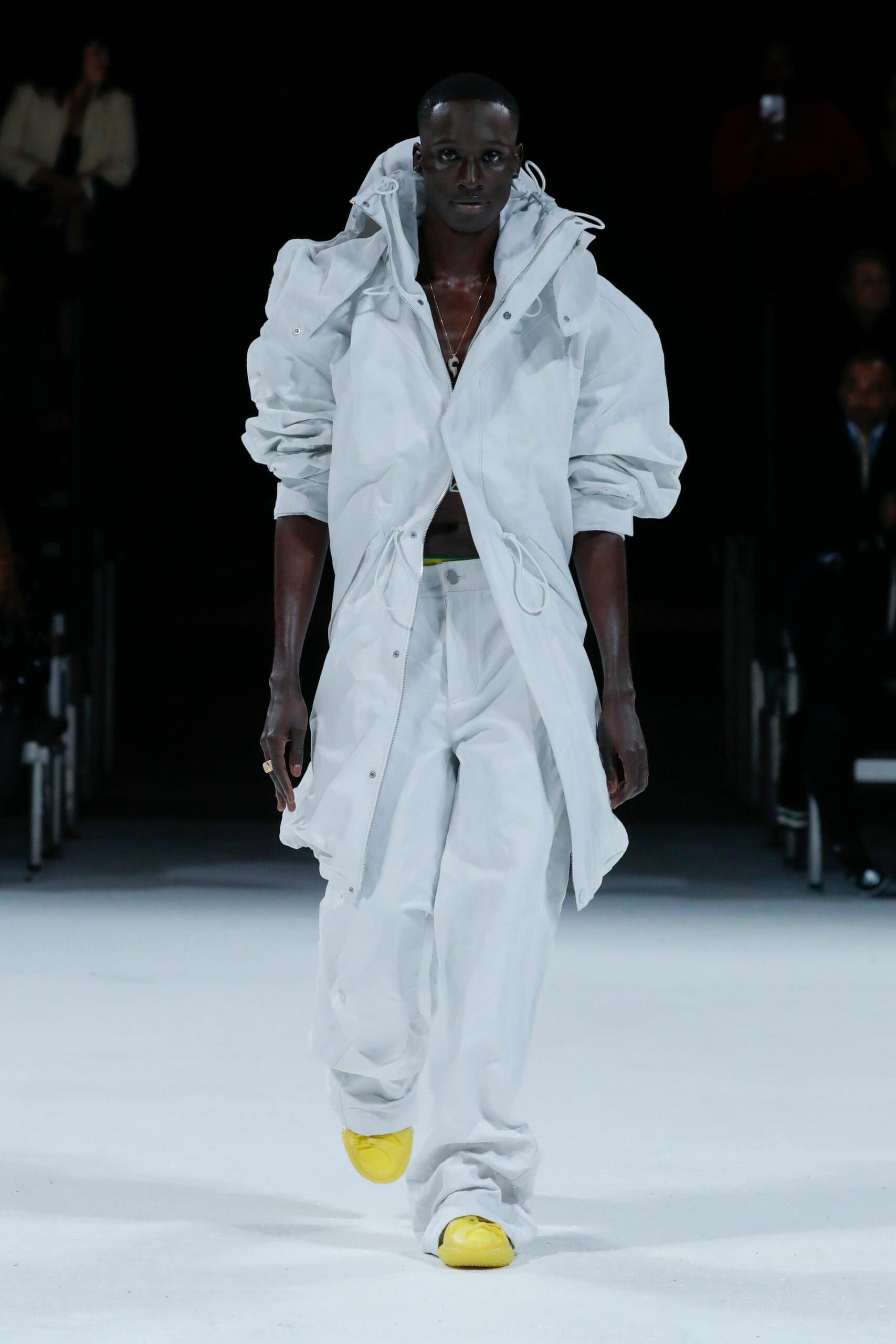 Bottega Veneta Detroit Salon 03 - Primavera de 2022 por RUNWAY MAGAZINE