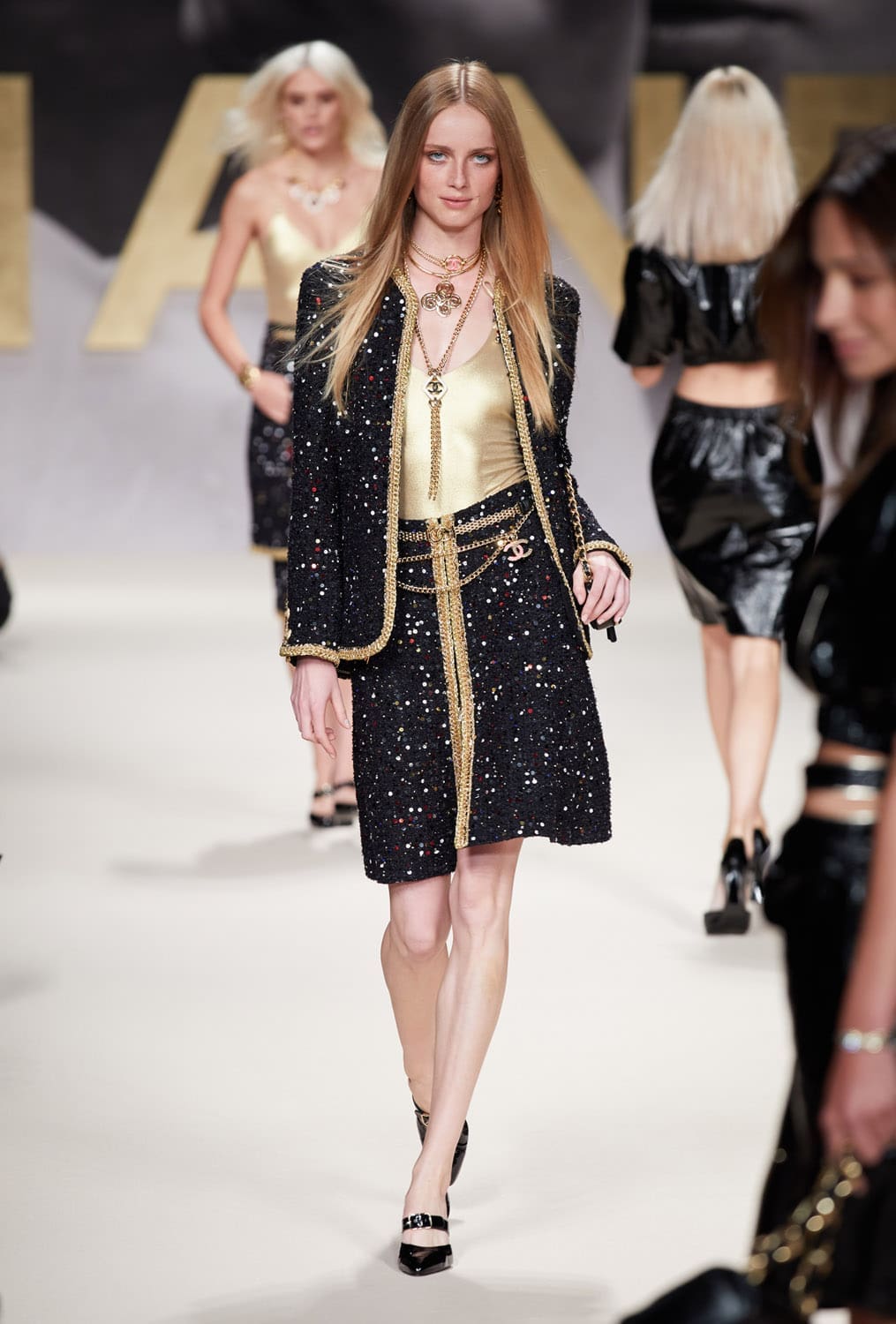 Chanel Spring Summer 2022 Ready-to-Wear by RUNWAY MAGAZINE