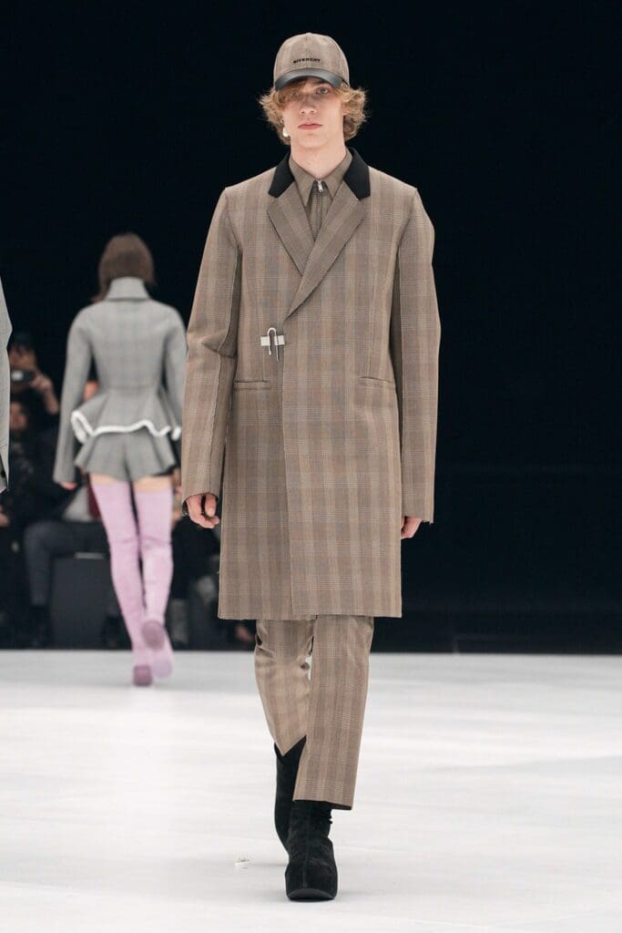 Givenchy Spring Summer 2022 by RUNWAY MAGAZINE