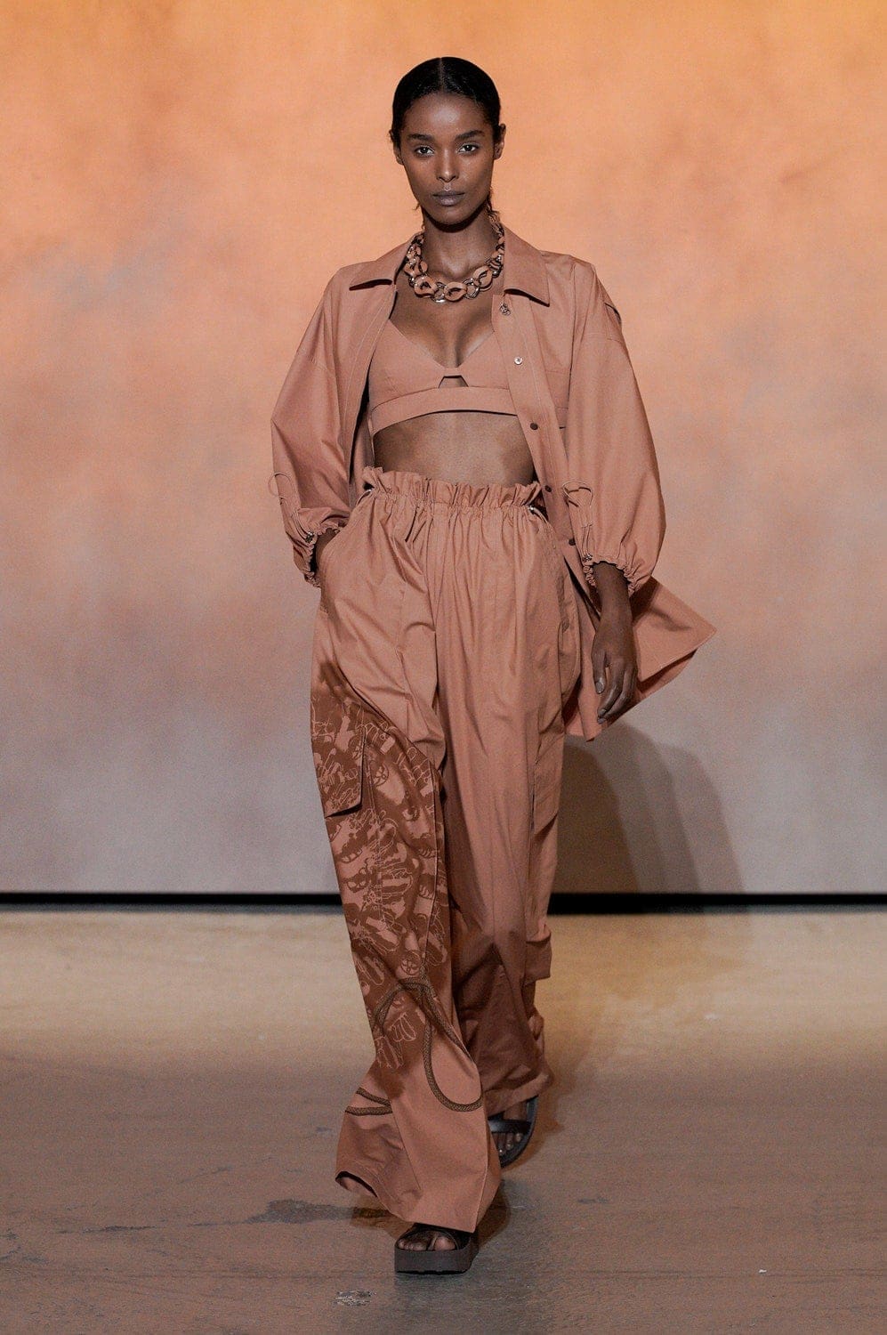 Hermes Primavera Estate 2022 di RUNWAY MAGAZINEHermes Primavera Estate 2022 by RUNWAY MAGAZINE
