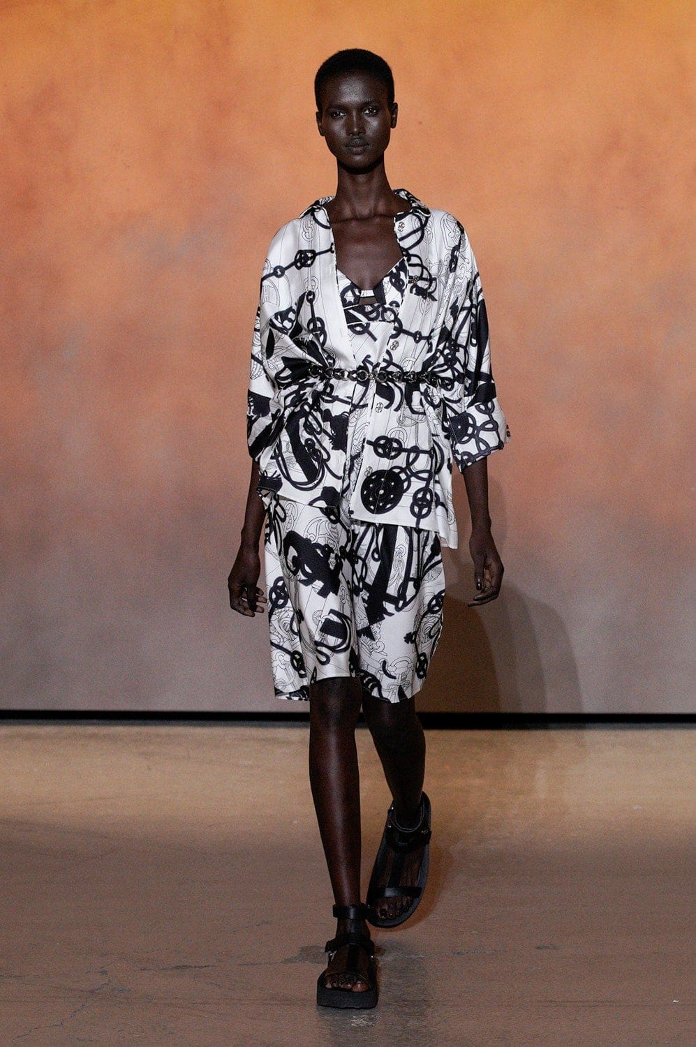 Hermes Primavera Estate 2022 di RUNWAY MAGAZINEHermes Primavera Estate 2022 by RUNWAY MAGAZINE