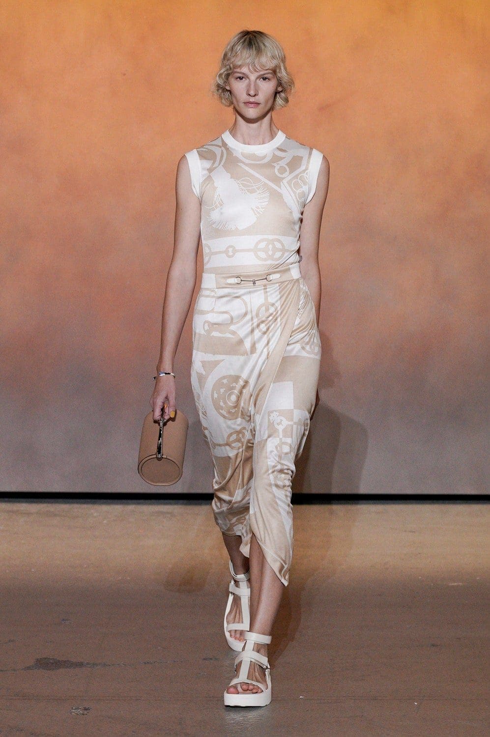 Hermes Primavera Estate 2022 di RUNWAY MAGAZINE