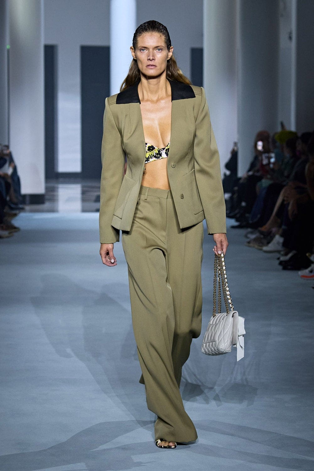 Lanvin Spring Summer 2022 Batman por RUNWAY MAGAZINE
