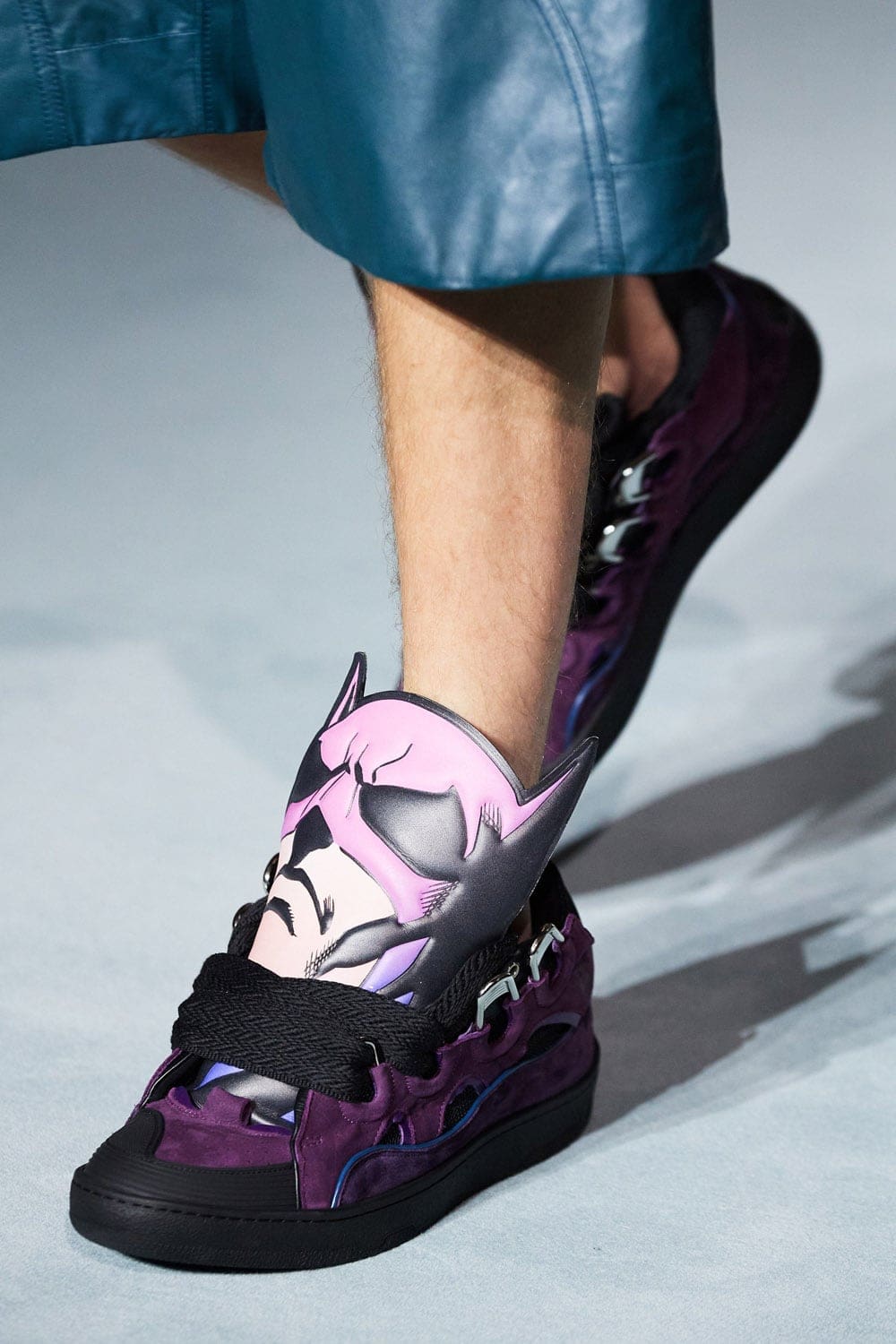 Lanvin Spring Summer 2022 Batman por RUNWAY MAGAZINE